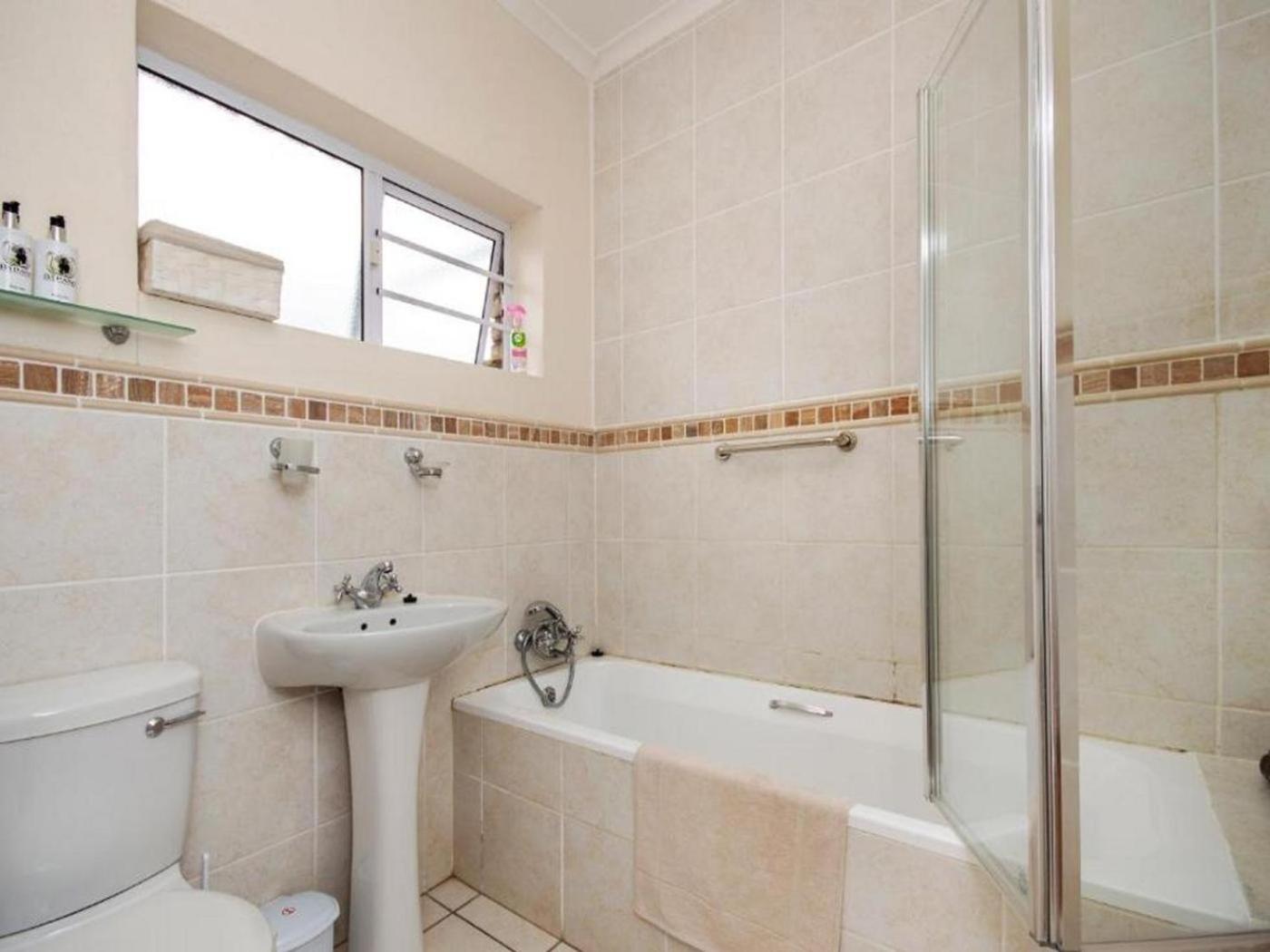 Double Room with Bath - Photo 4