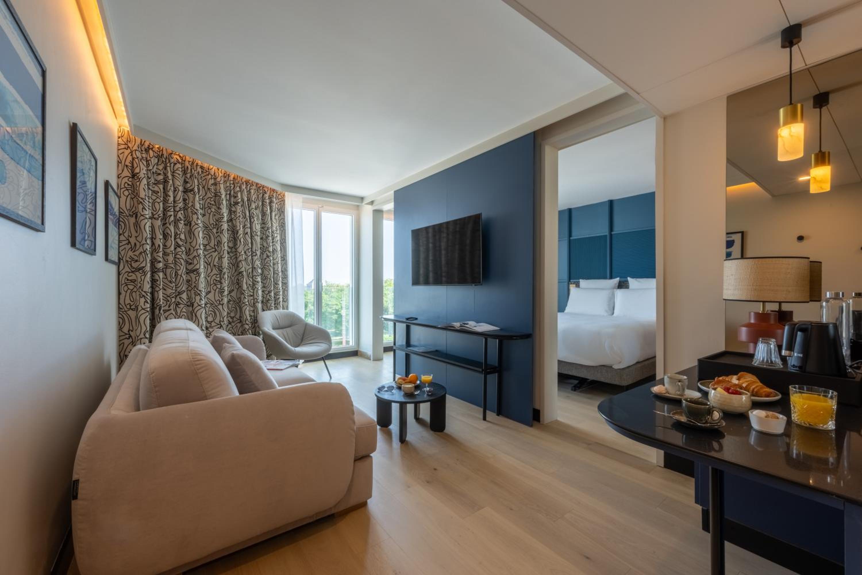 Junior Suite with Harbor View - Photo 5