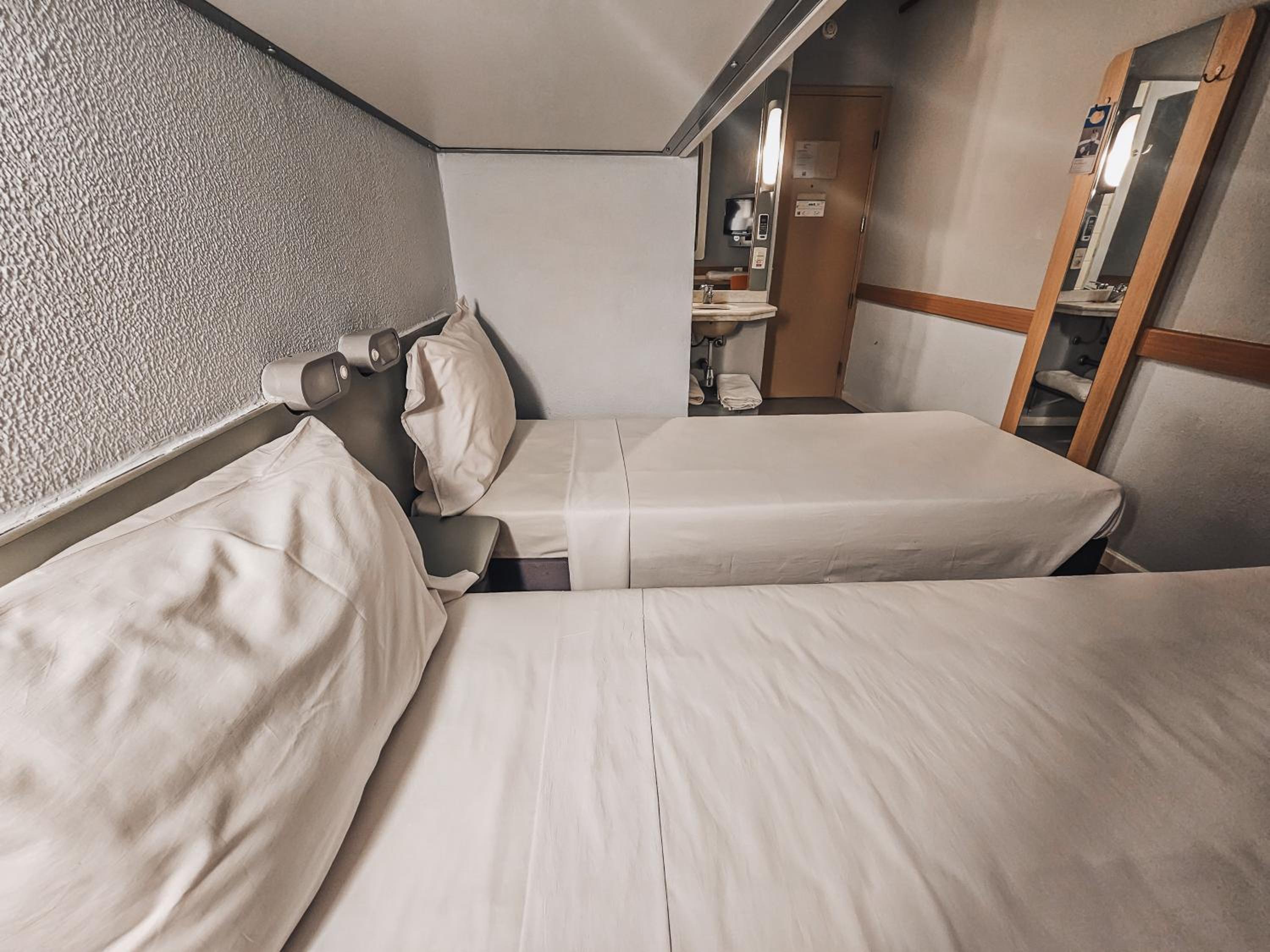 Standard Room with Twin Bed and Bunk Bed photo 3