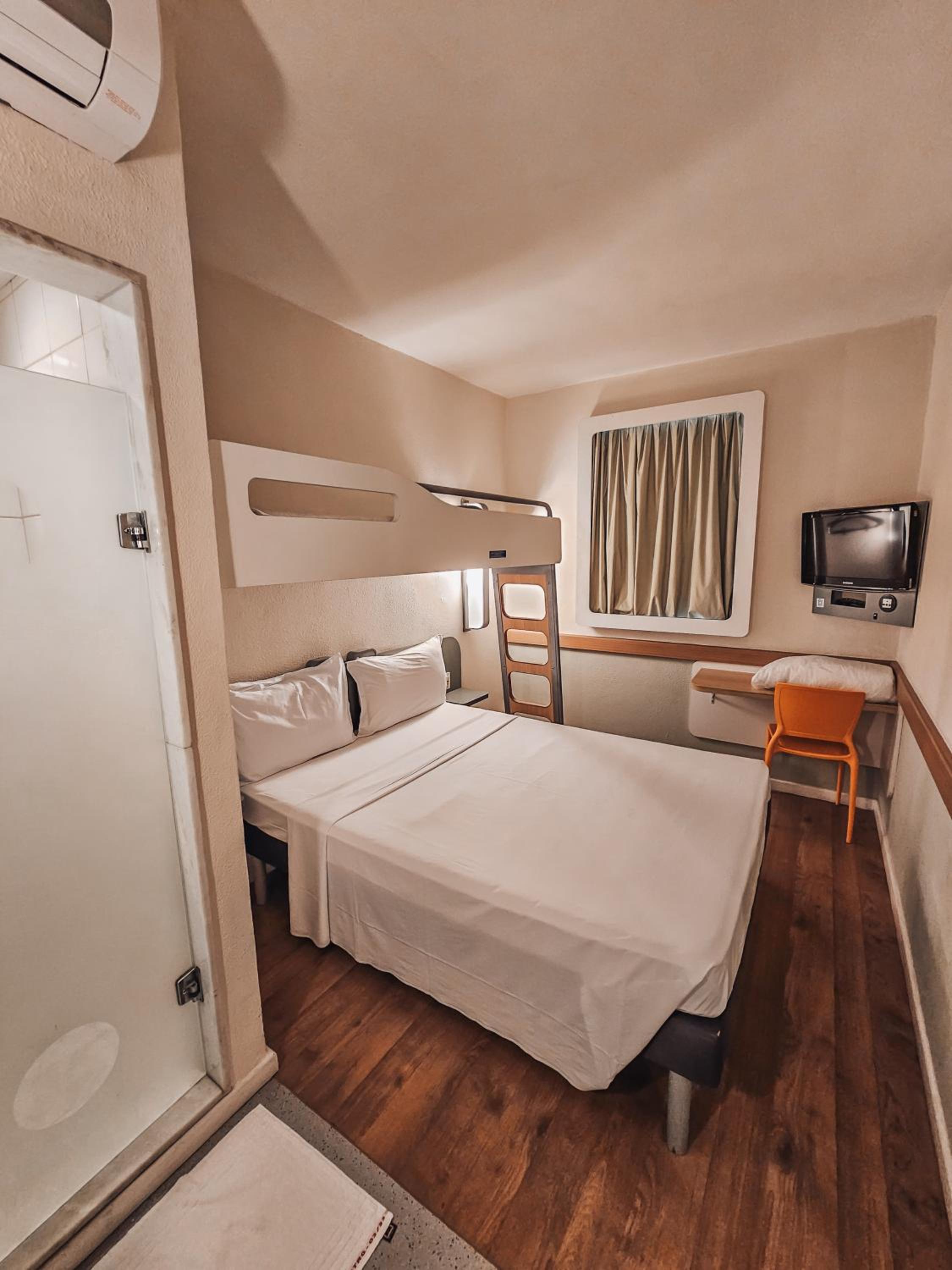 Standard Room with Double Bed and Bunk Bed photo 1
