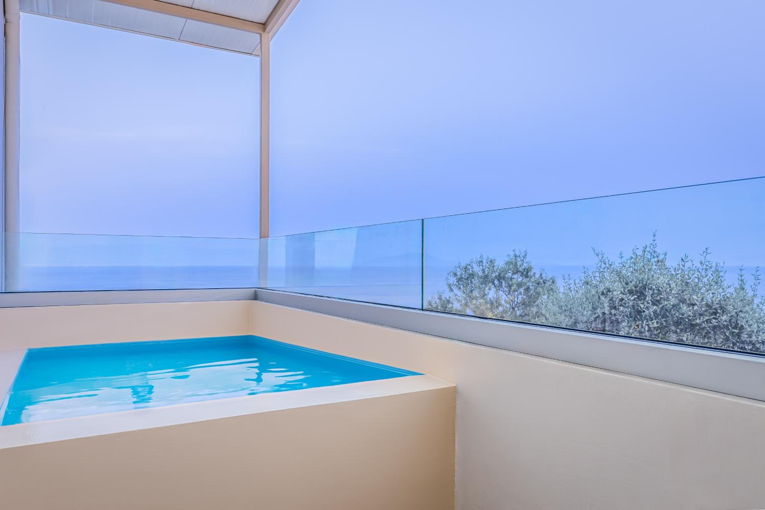 Suite with Private Plunge Pool & Sea View - Photo 2