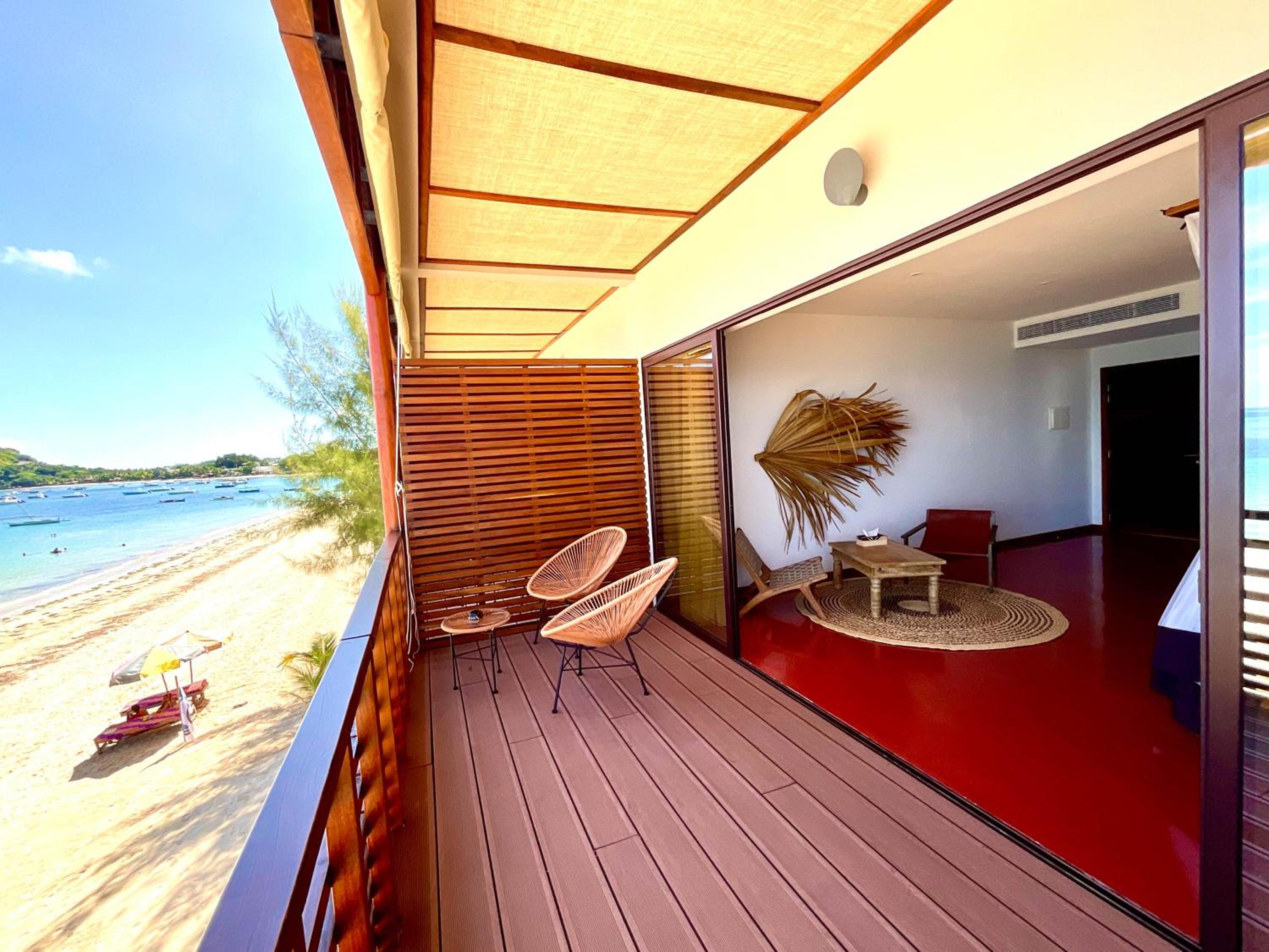 Superior Queen Room - Beachfront photo 3