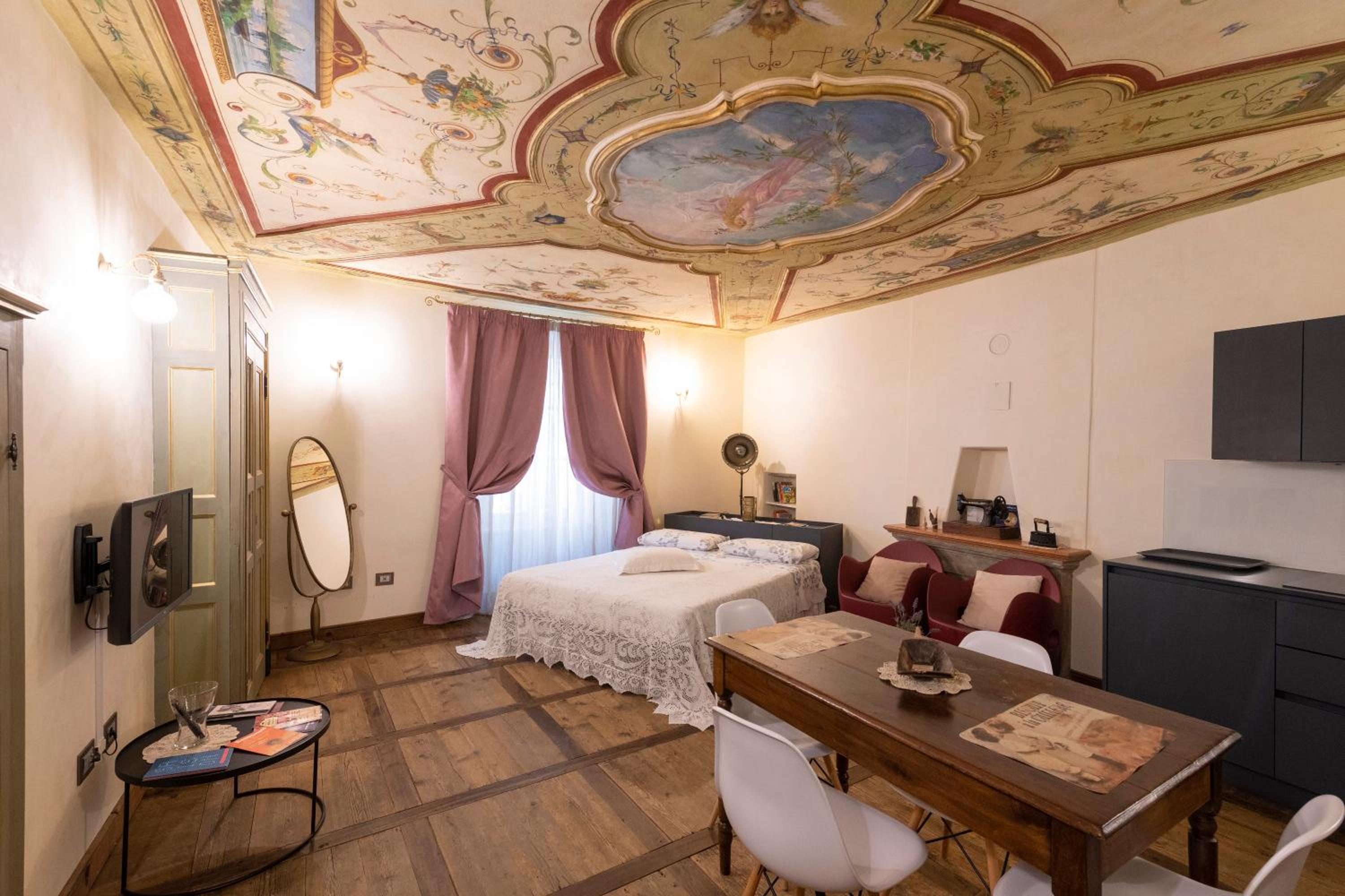 Deluxe Apartment