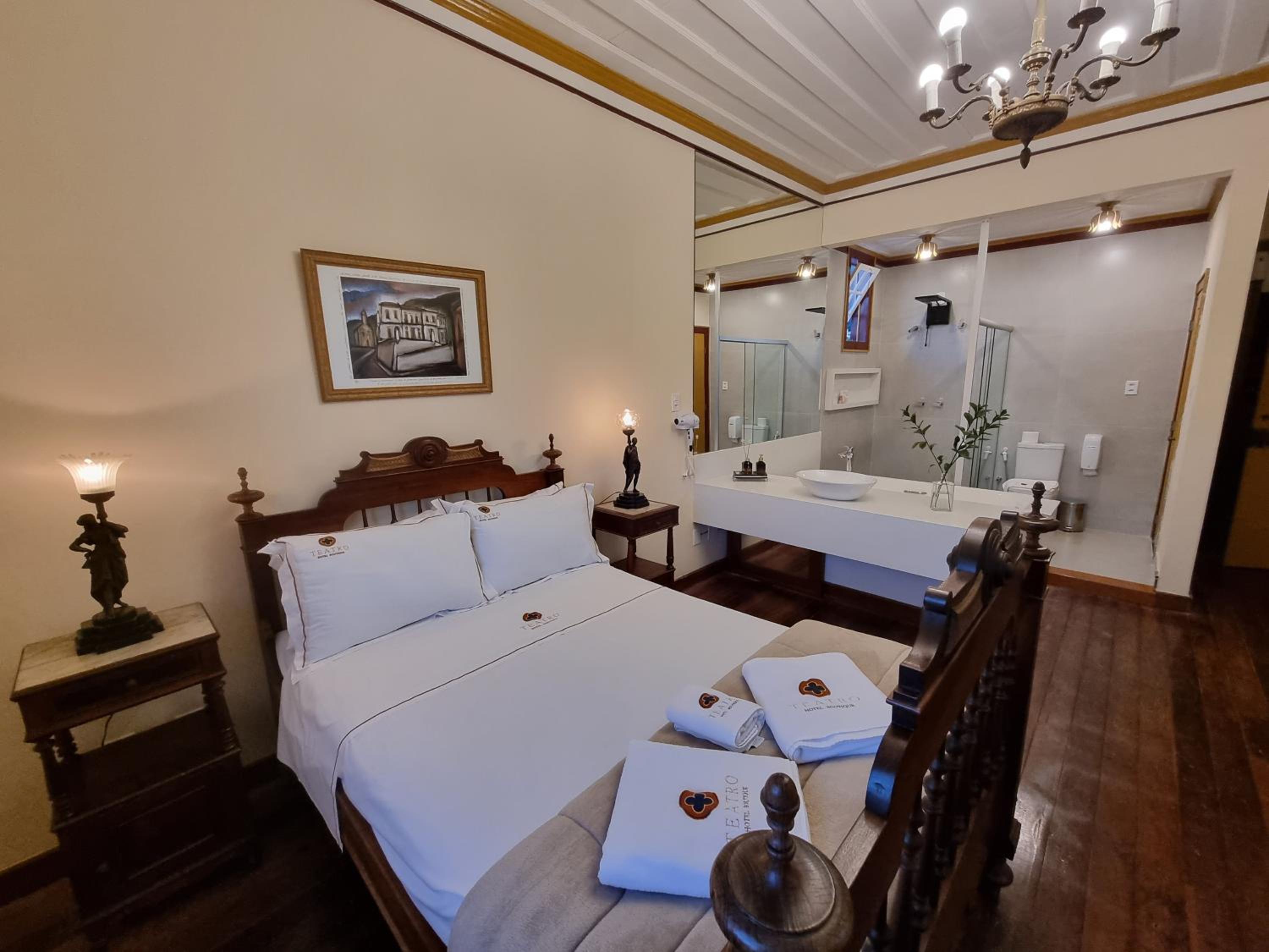 Suite with Hot Tub photo 1