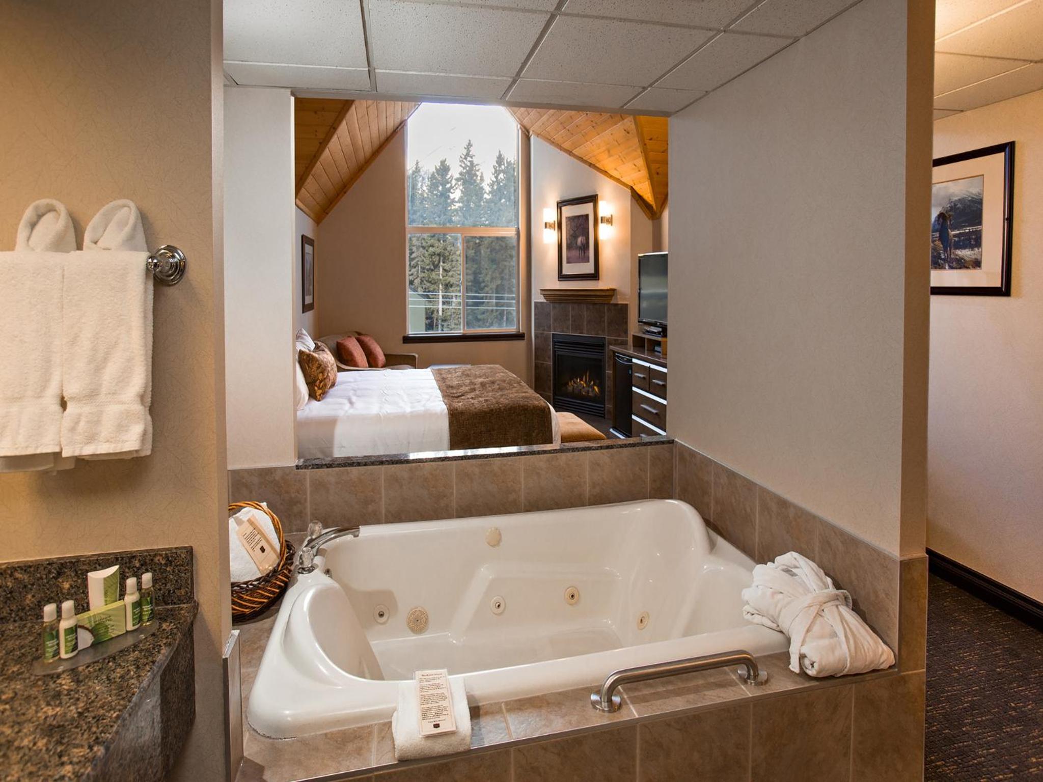 King Suite Jetted Tub - Photo 6