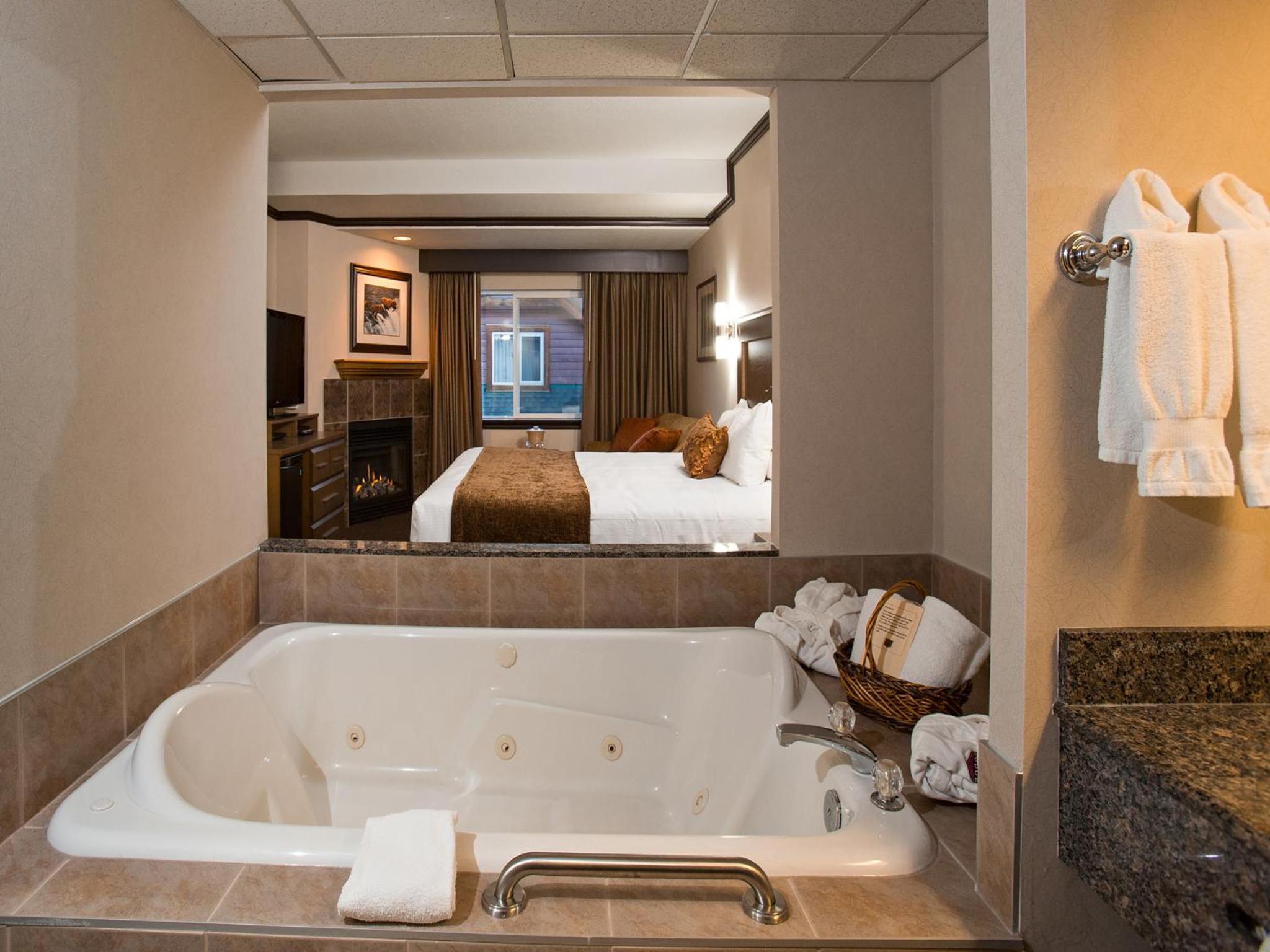 King Suite Jetted Tub - Photo 4
