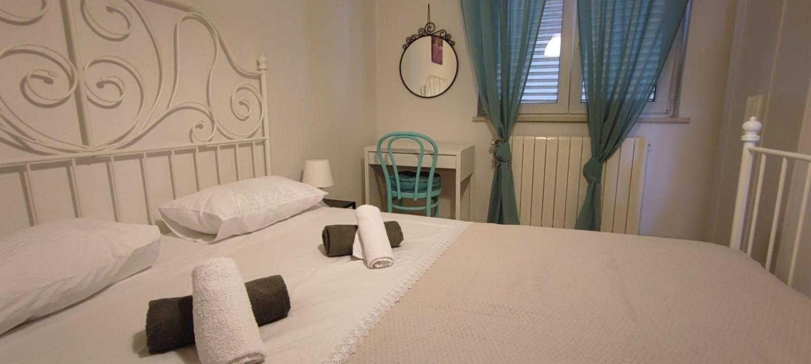 Two-Bedroom Apartment - Photo 31