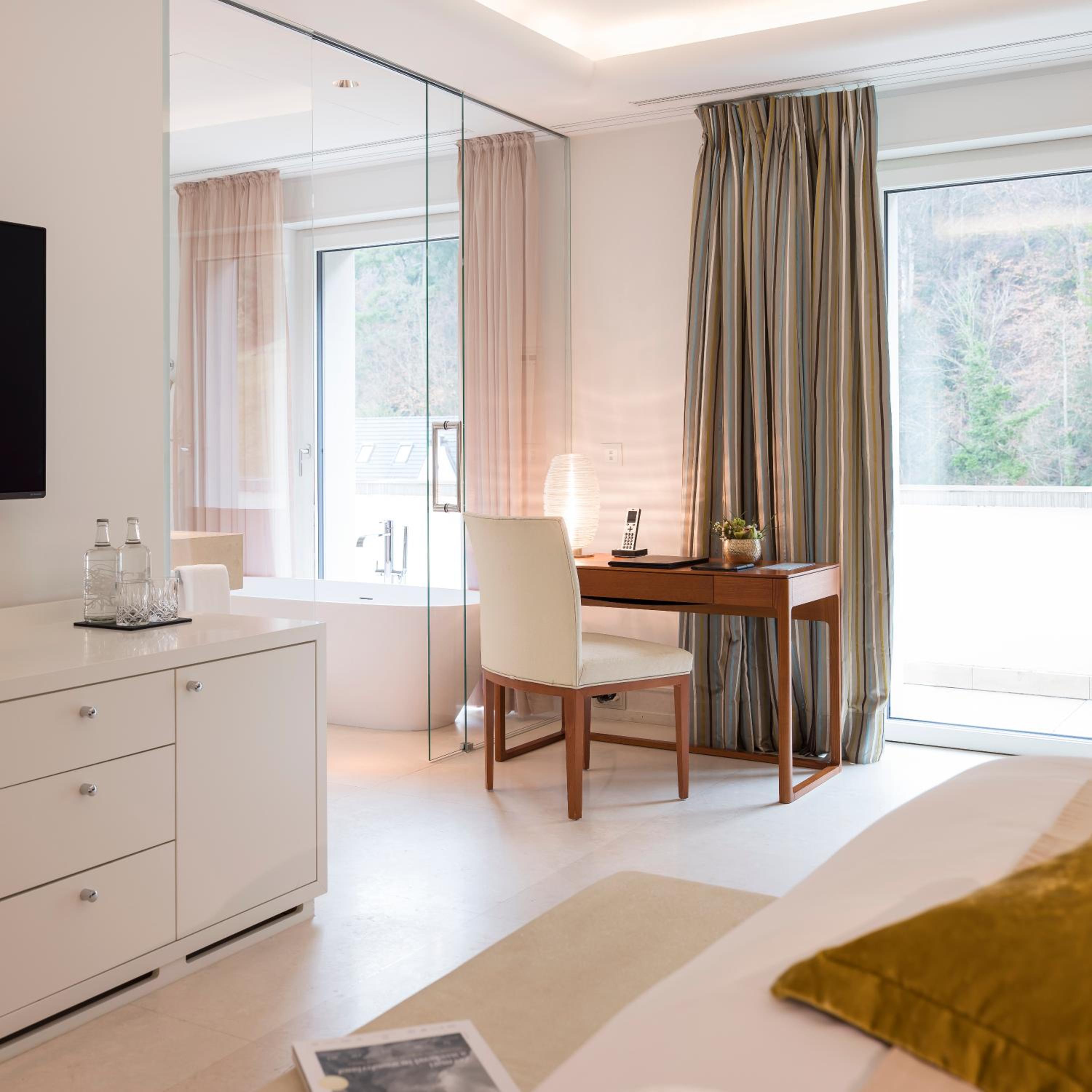 Junior Suite with Mountain View - Photo 3