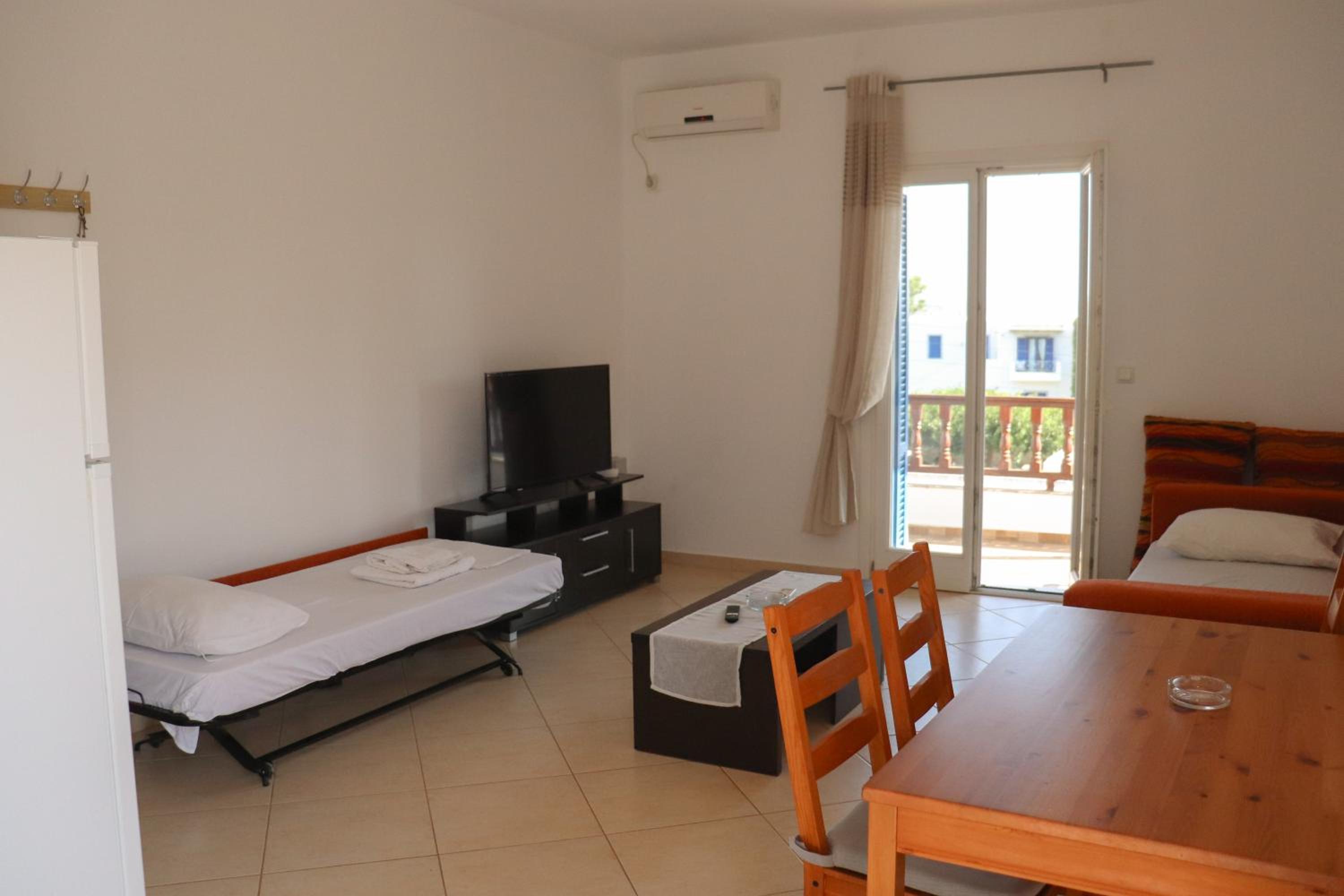 One-Bedroom House photo 1