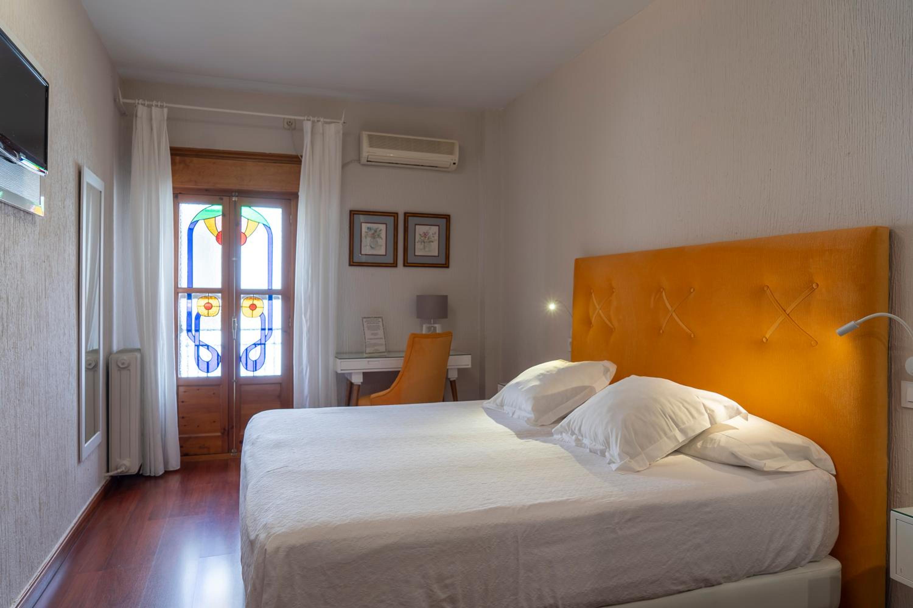 Economy Double Room with Patio View and Spa Access photo 2