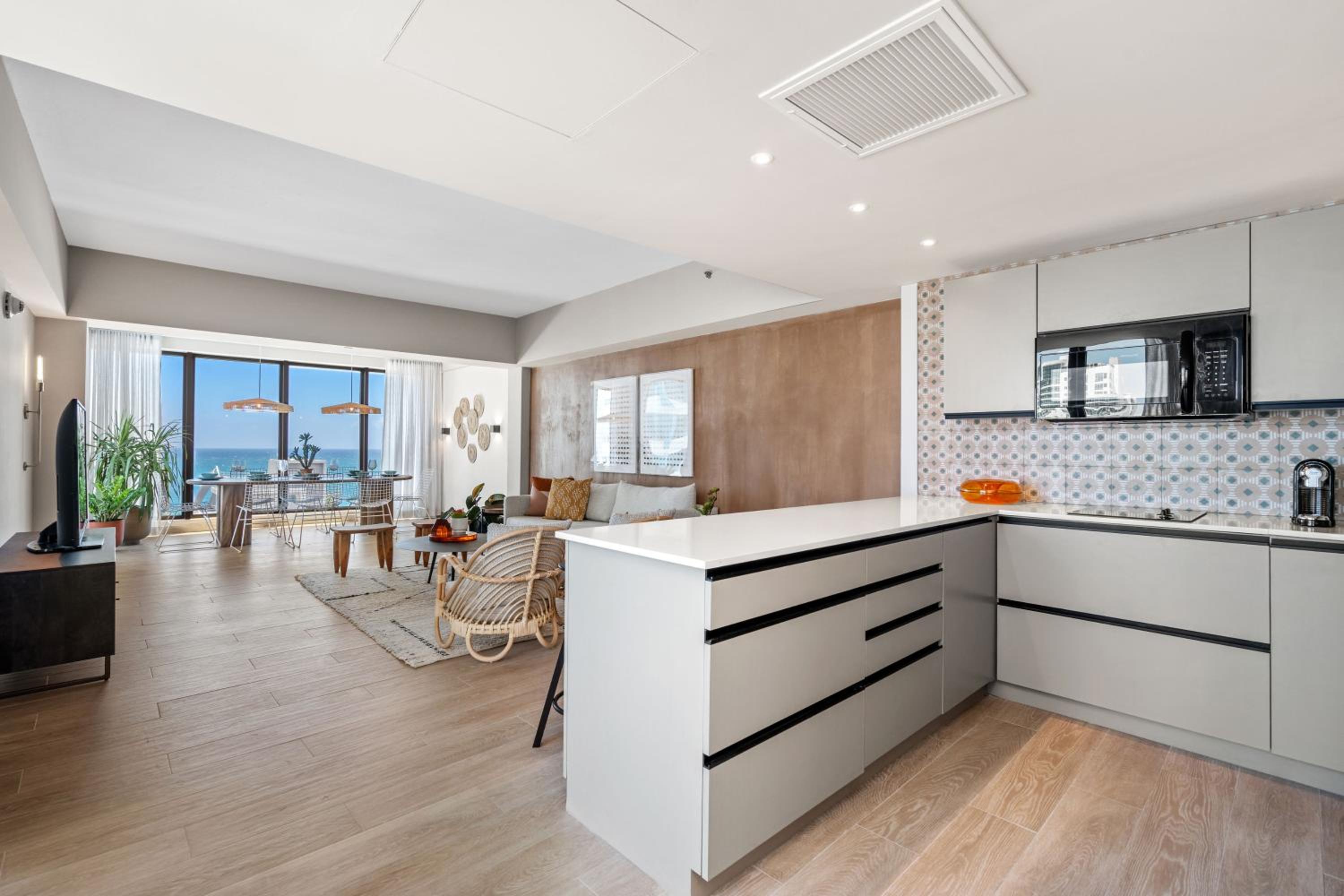 Two Bedroom Penthouse - Photo 4