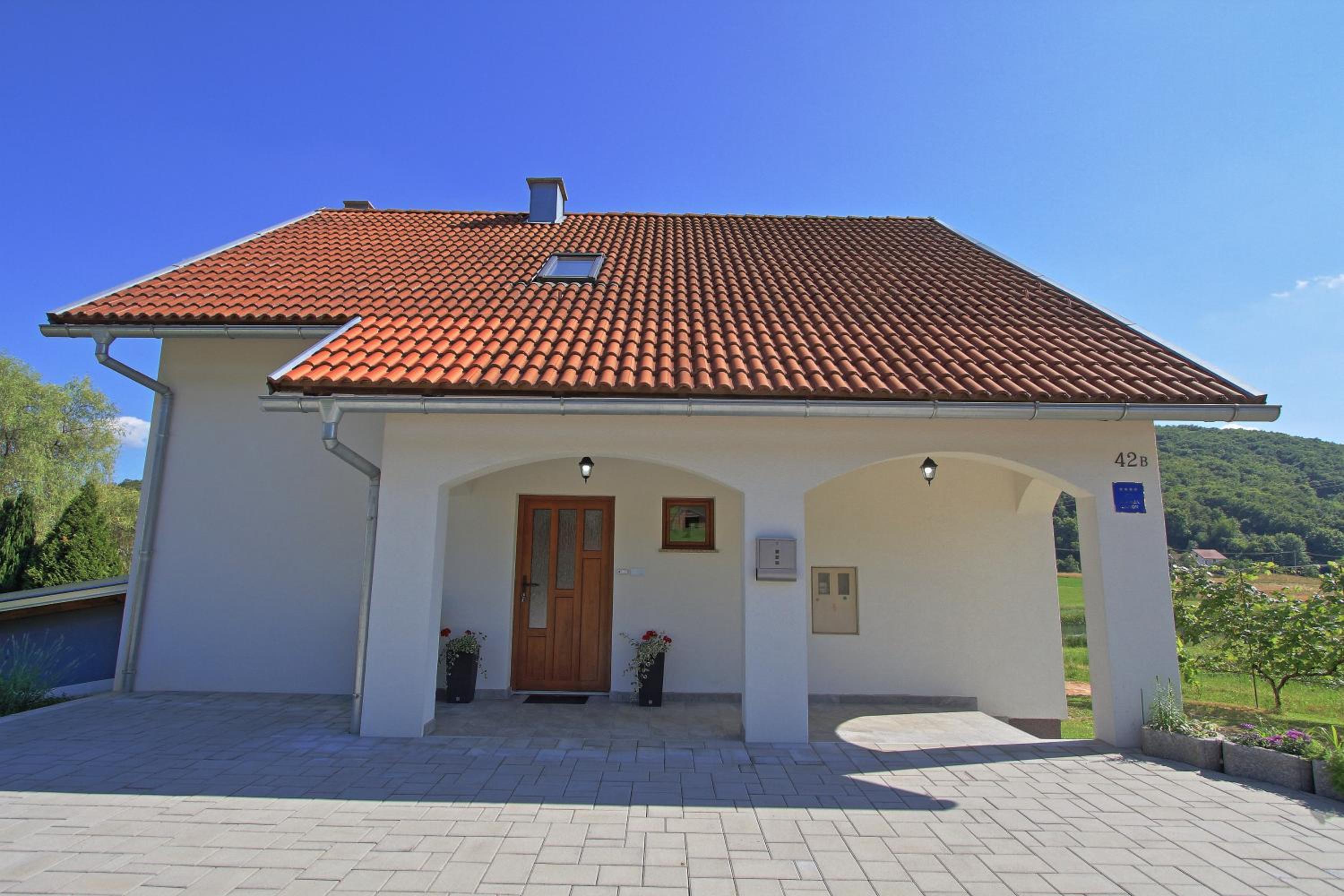 Three-Bedroom House photo 2
