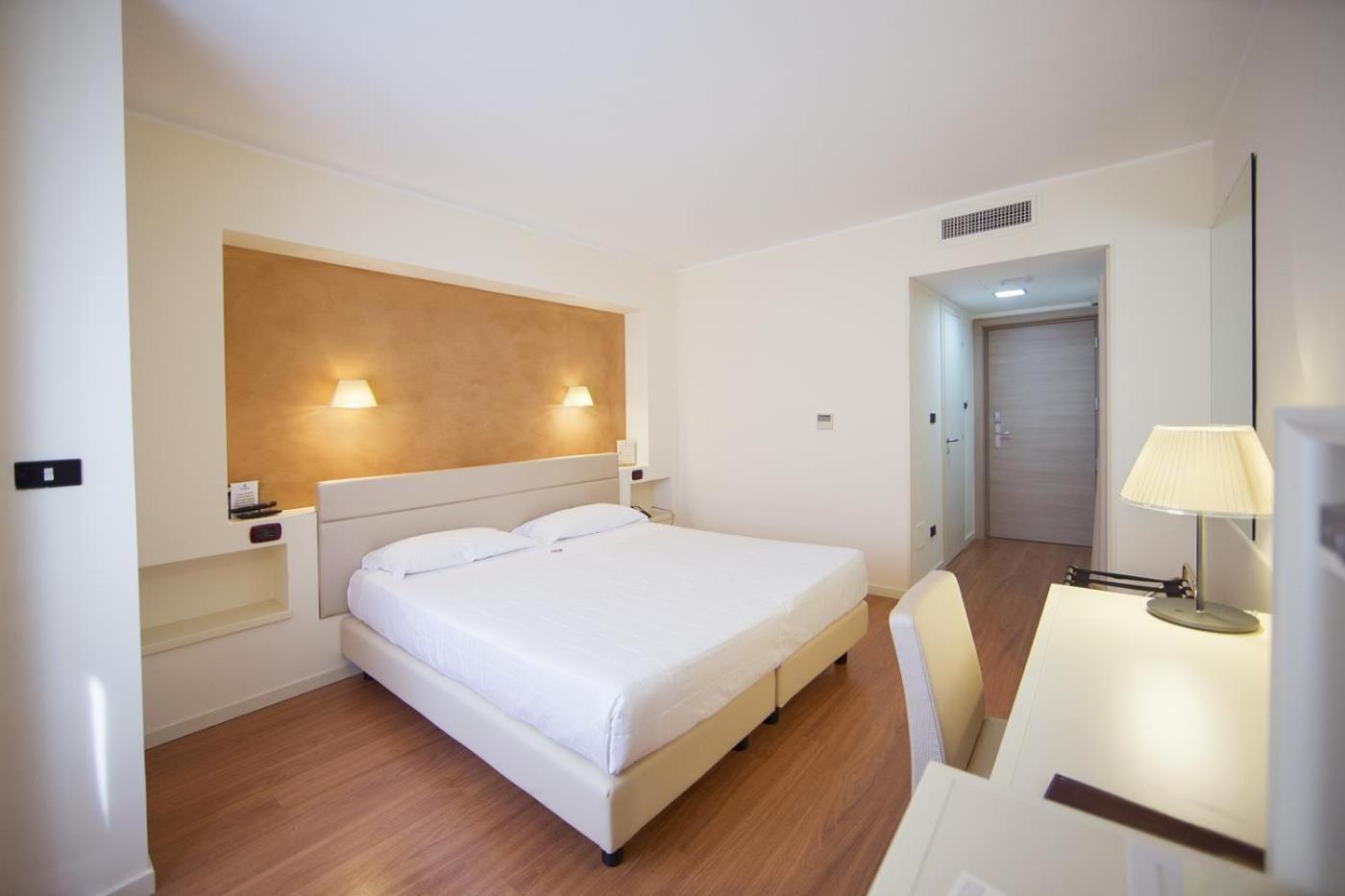 Double Room - Photo 2