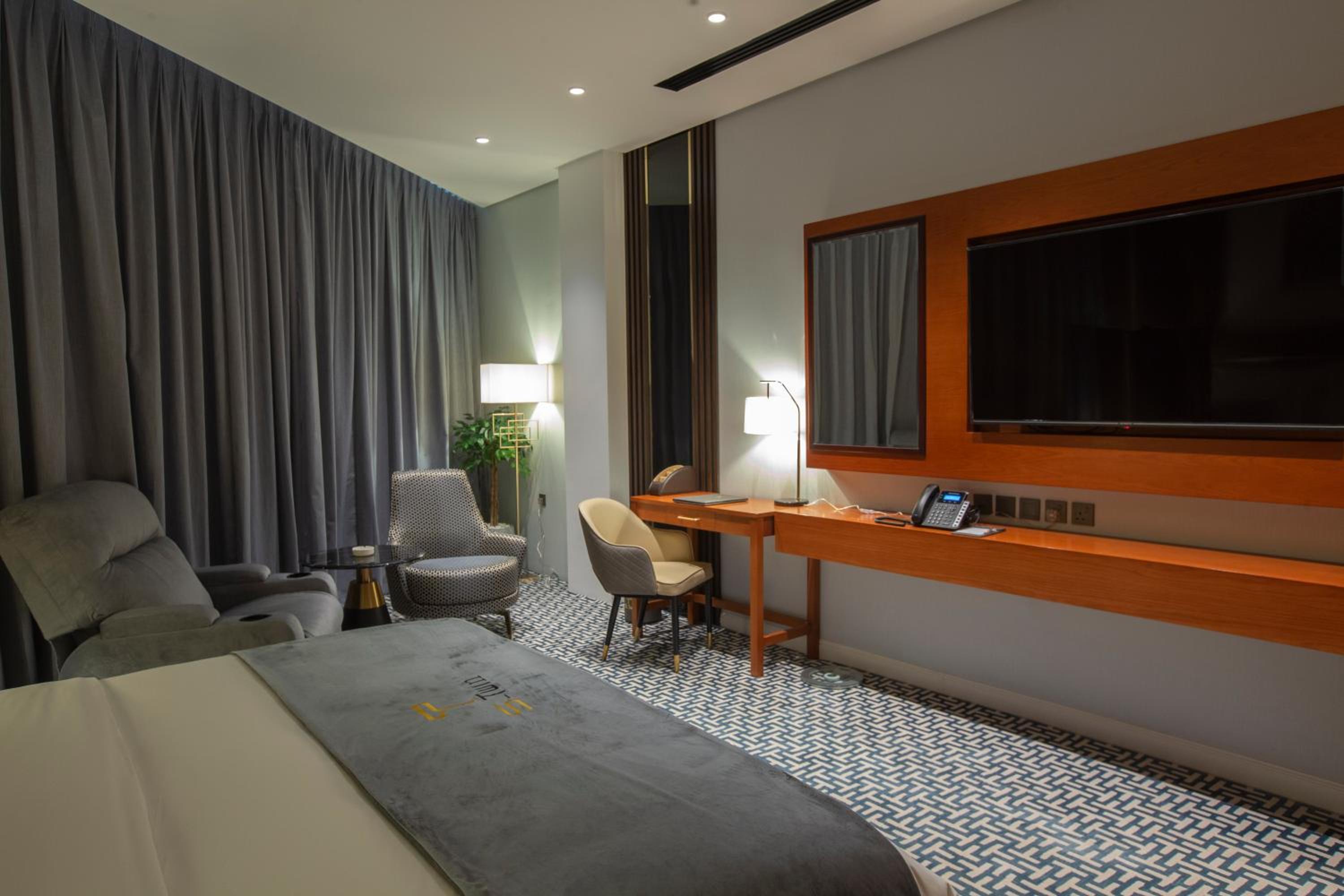Standard King Room - Photo 3