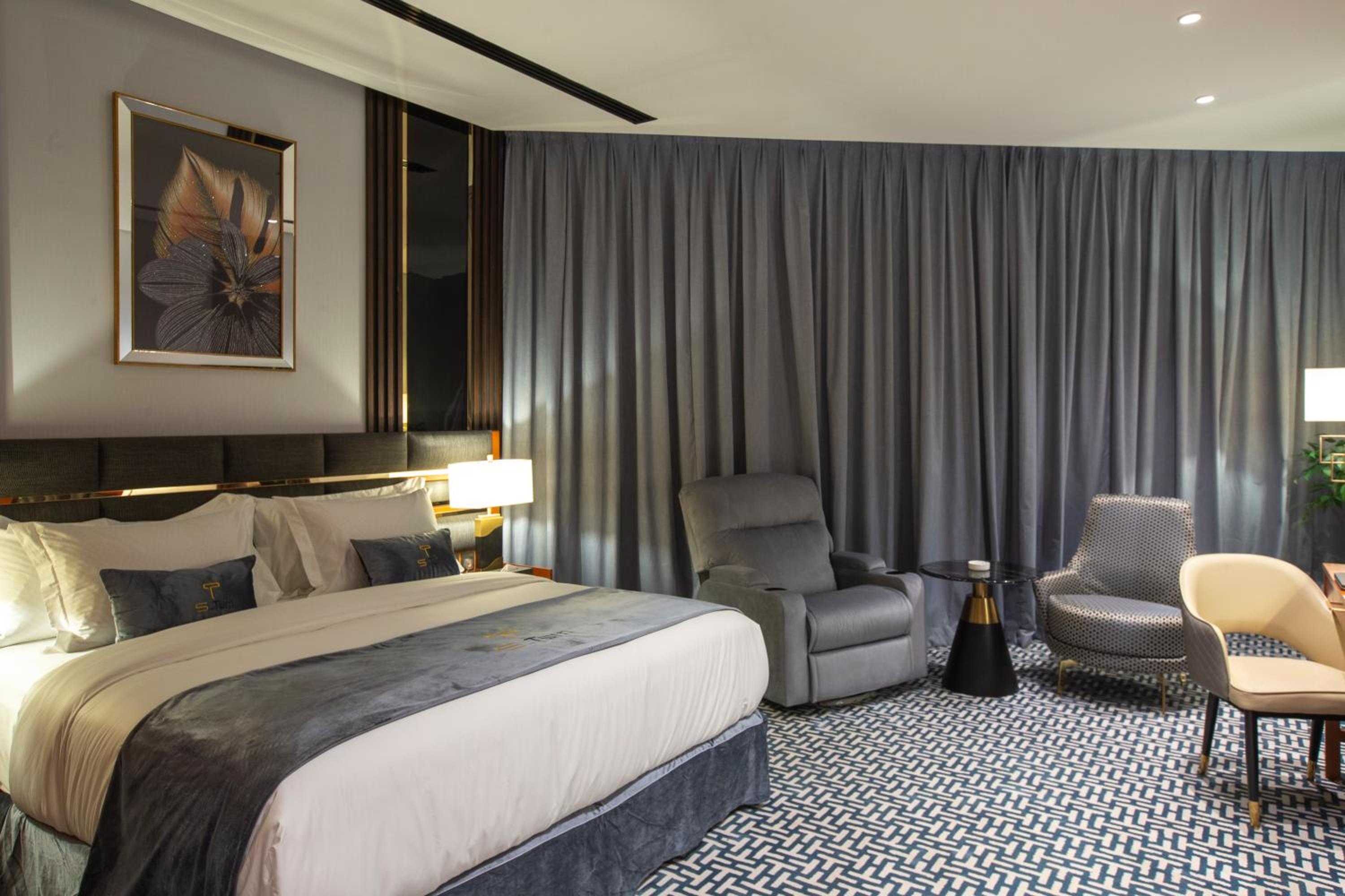 Standard King Room - Photo 2
