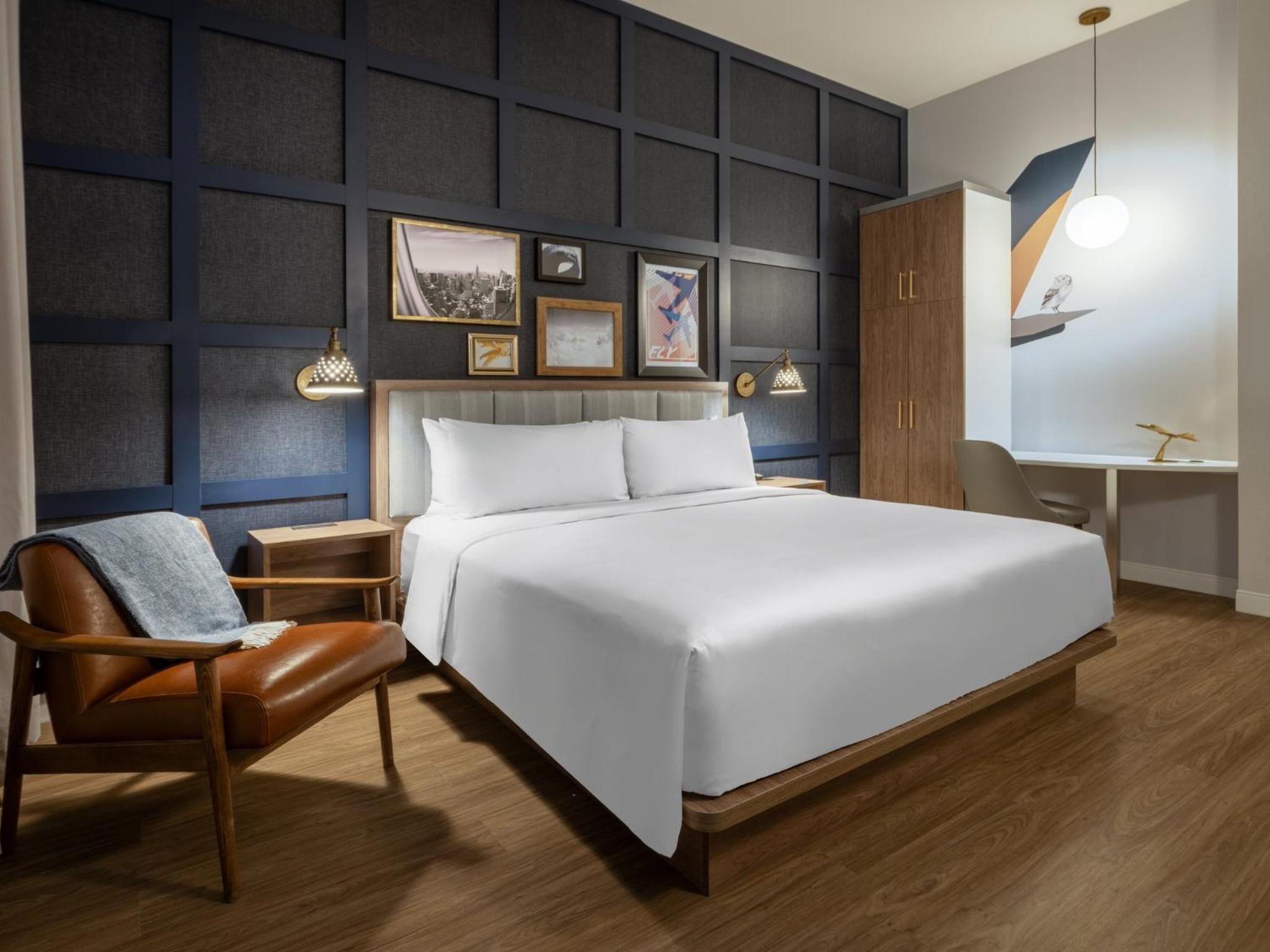 Standard King Room - Photo 5