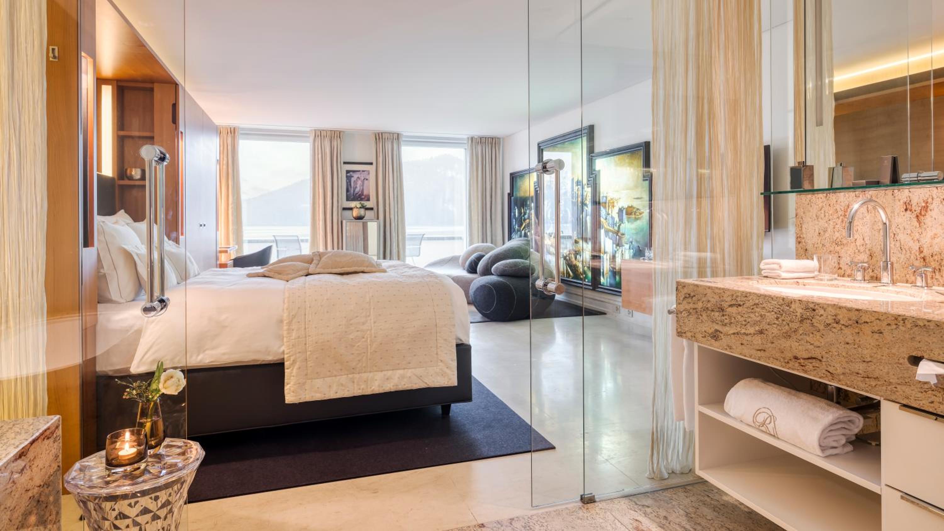Junior Suite with Lake View - Photo 1