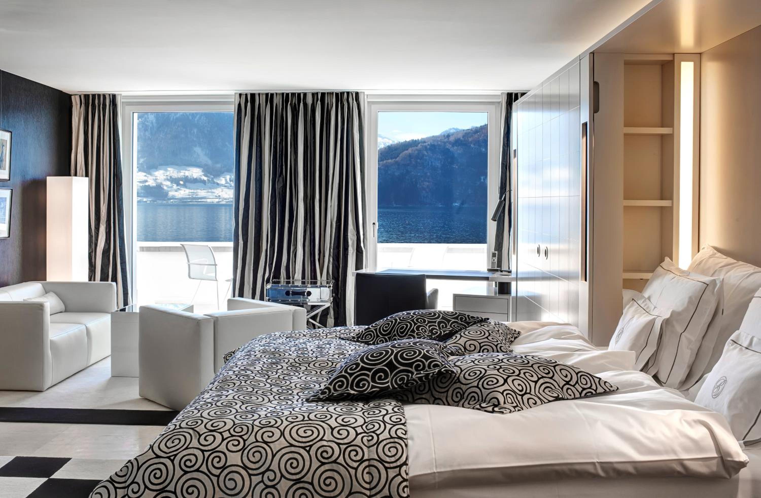 Junior Suite with Lake View - Photo 2