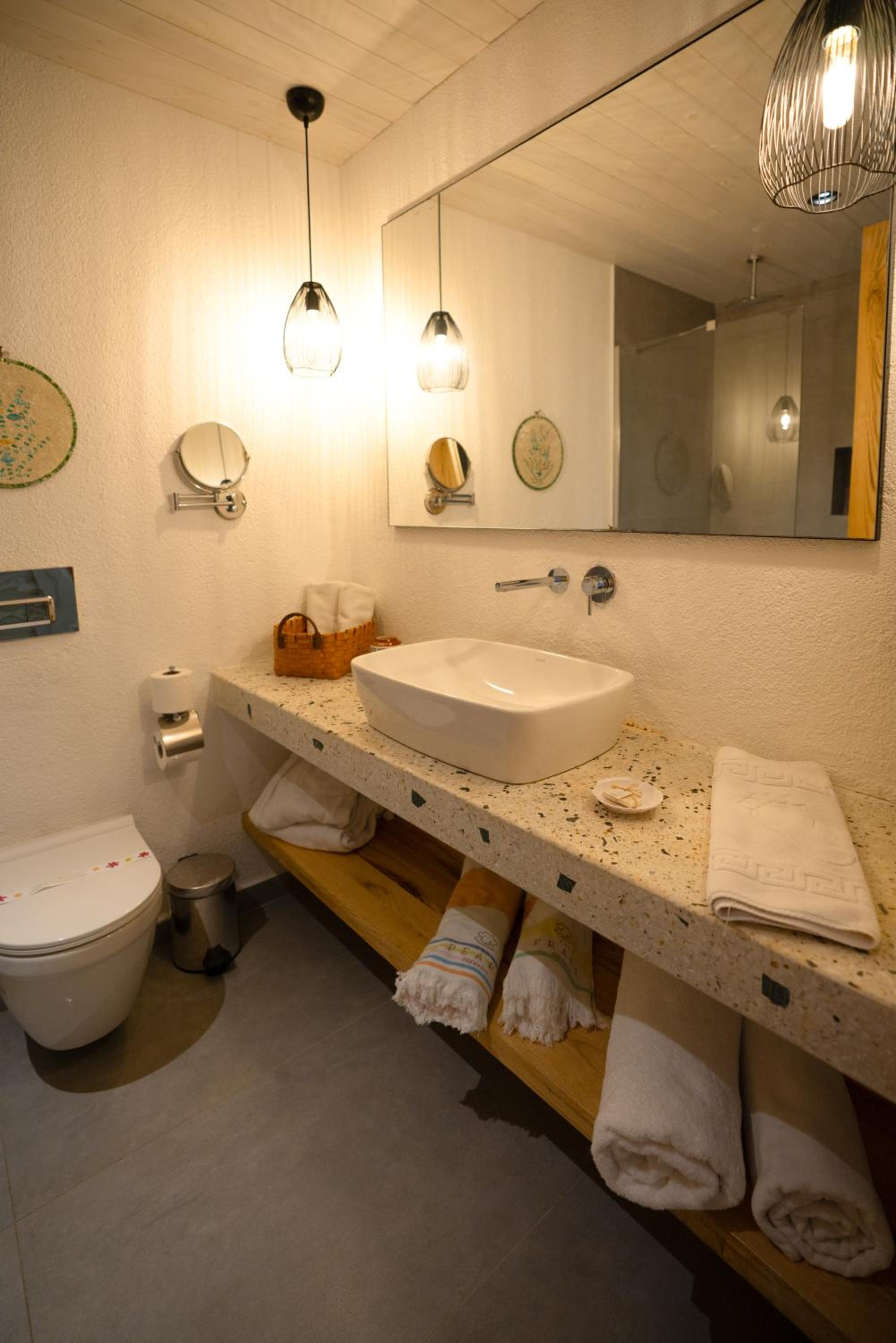 Twin Room with Swimming Pool Access - Photo 4