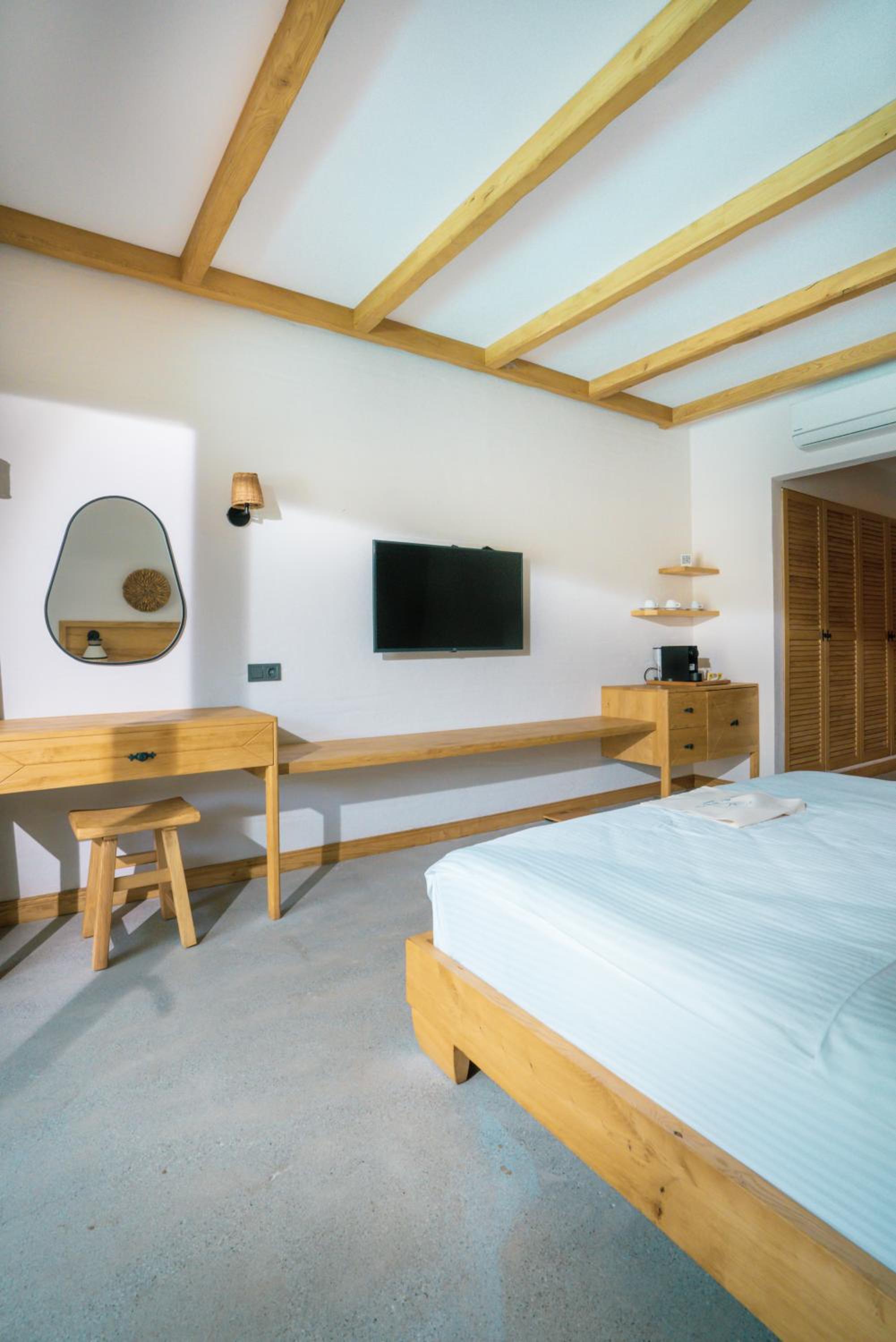 Twin Room with Swimming Pool Access - Photo 16