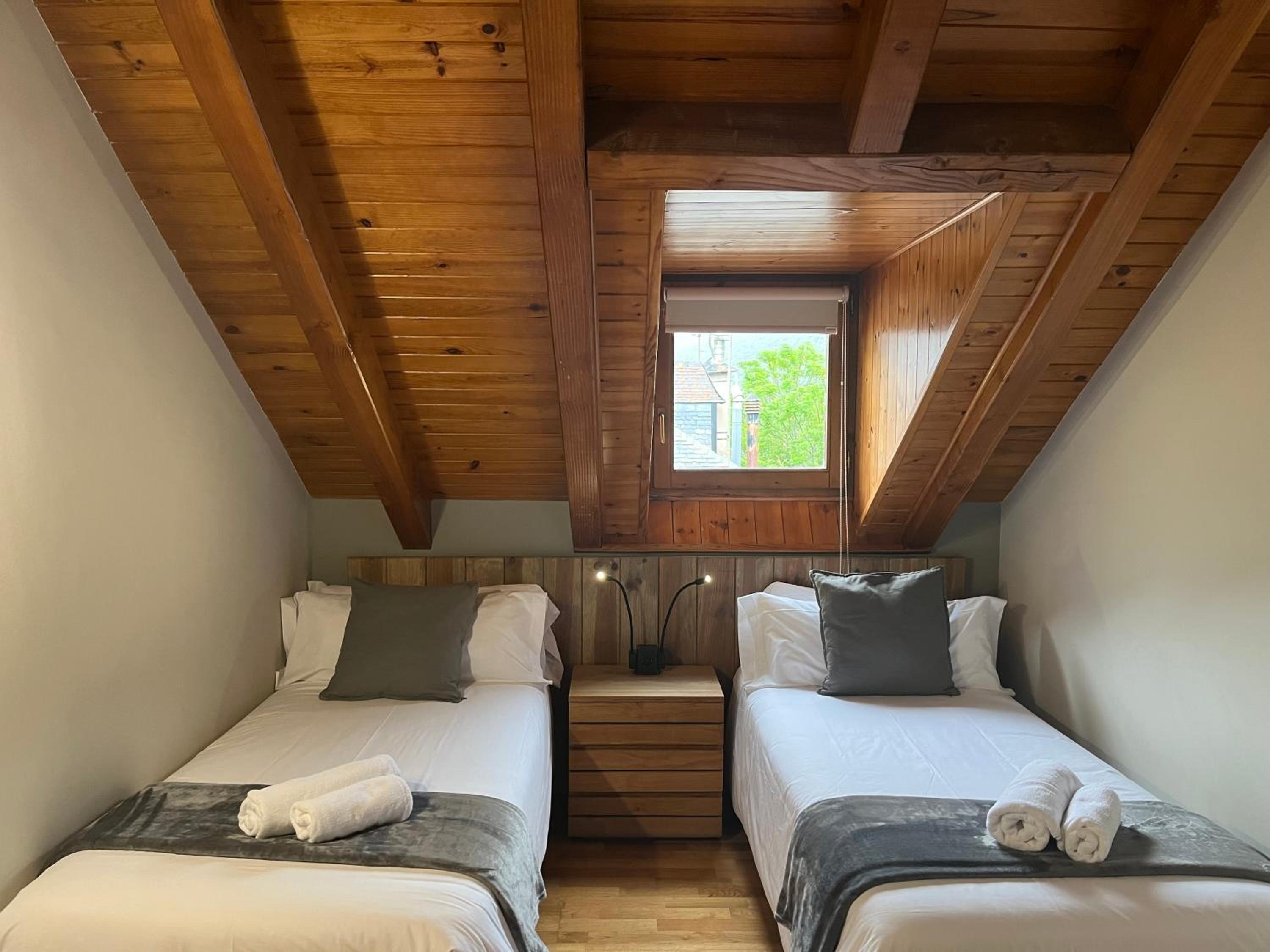 Twin Room - Photo 3