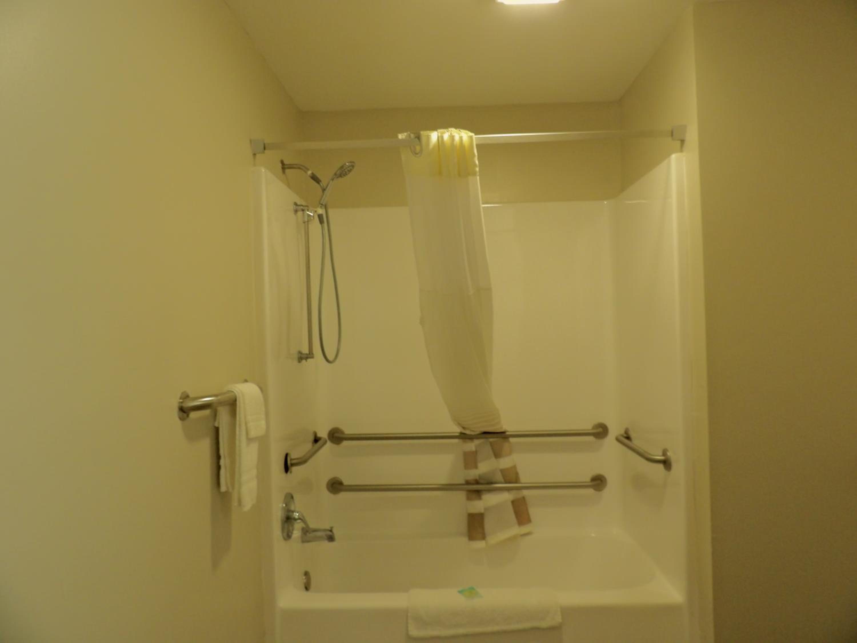 King Room - Mobility Access/Non-Smoking - Photo 8