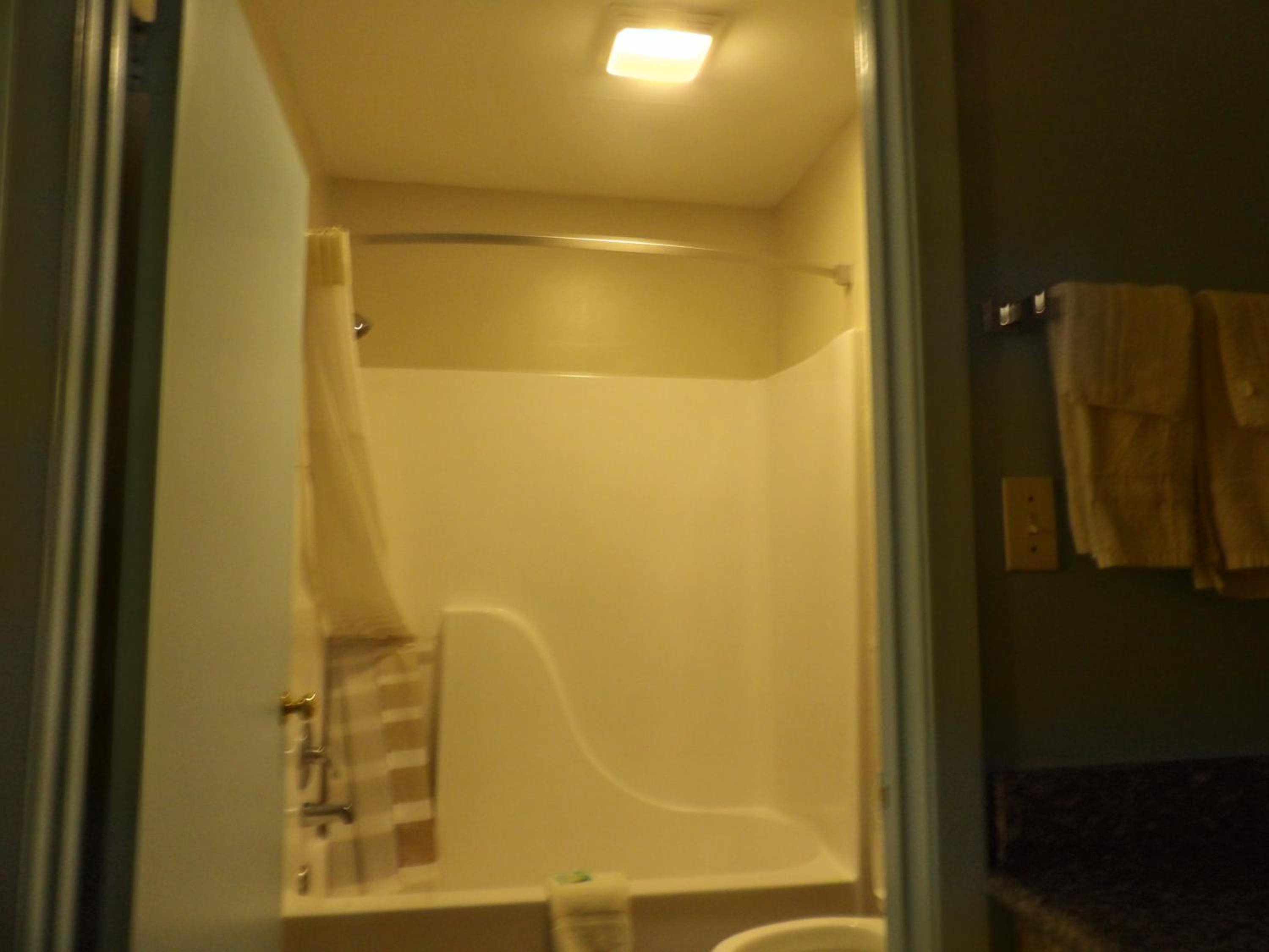 Standard Room with Two Double Beds - Smoking - Photo 5