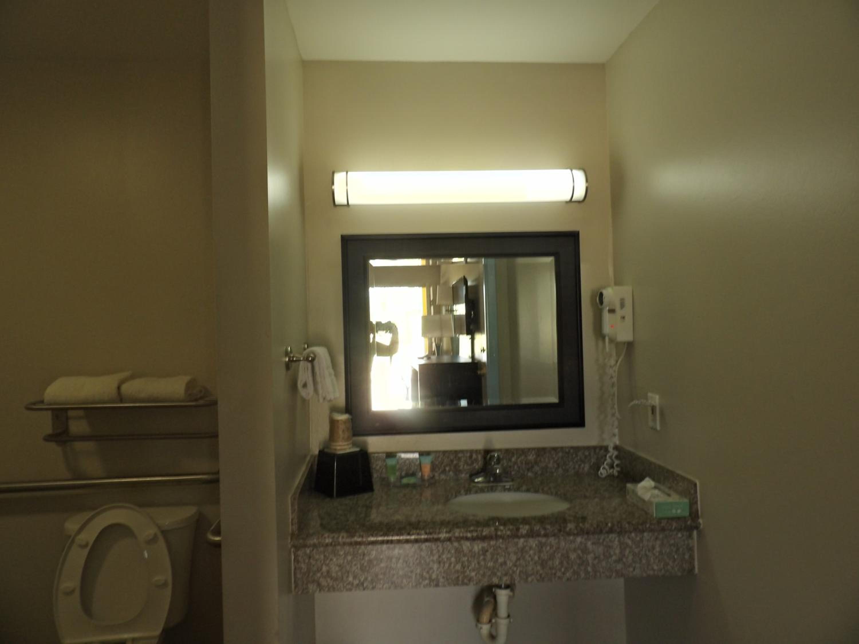 King Room - Mobility Access/Non-Smoking - Photo 7