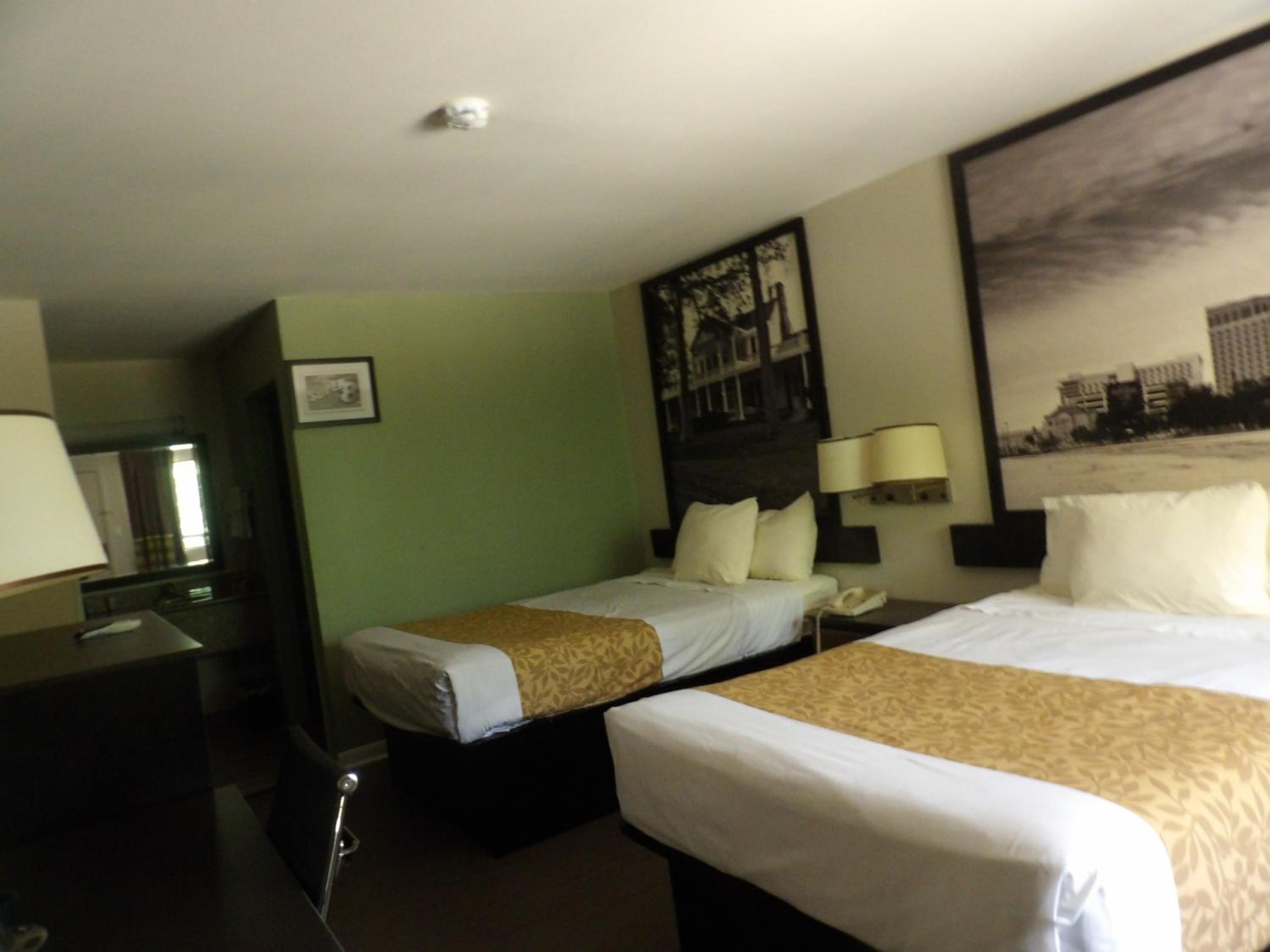 Standard Room with Two Double Beds - Smoking - Photo 6