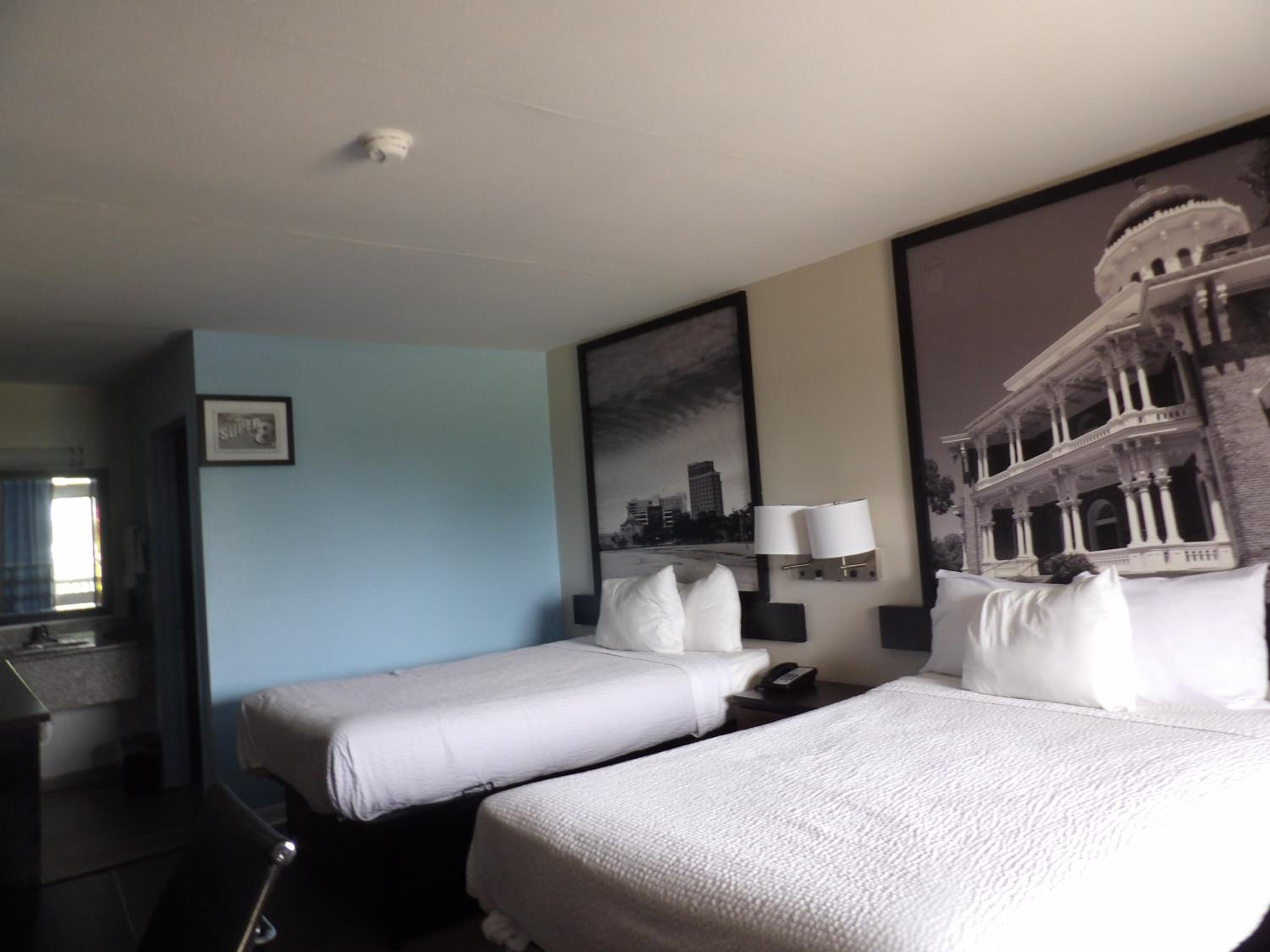 Standard Room with Two Double Beds - Non-Smoking - Photo 17