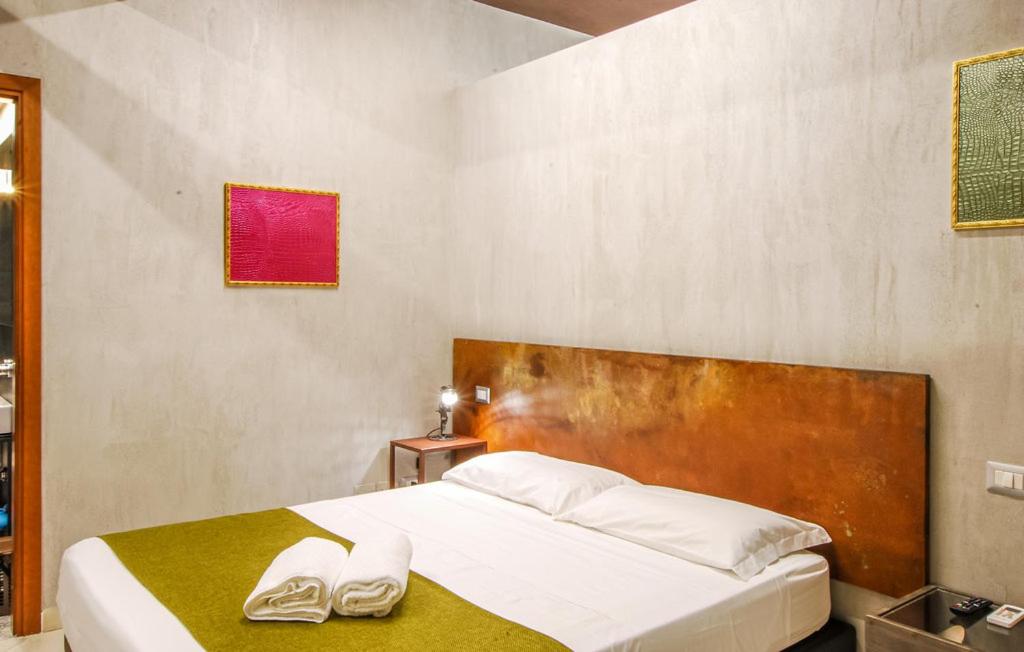 One-Bedroom Apartment - Photo 33