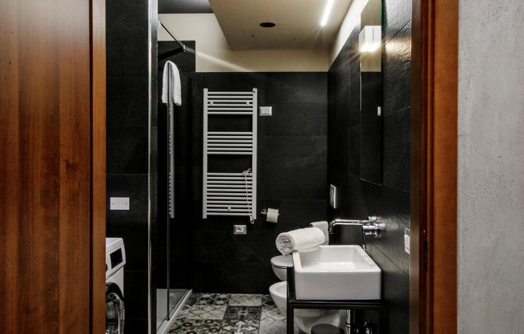 One-Bedroom Apartment - Photo 21