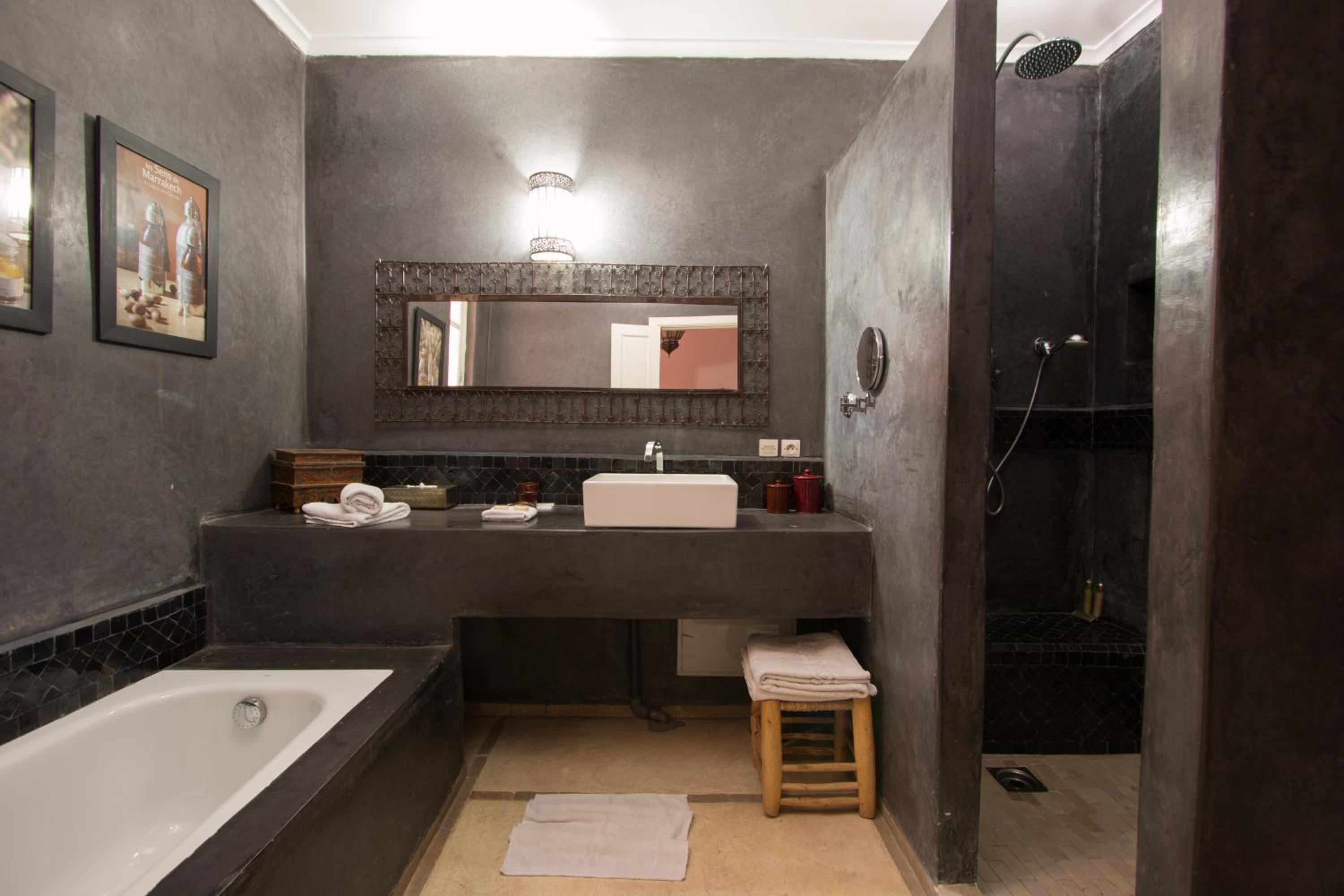 Triple Suite - Photo 13