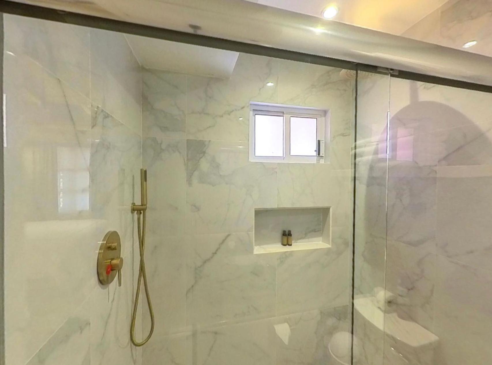 Standard Quadruple Room - Photo 26