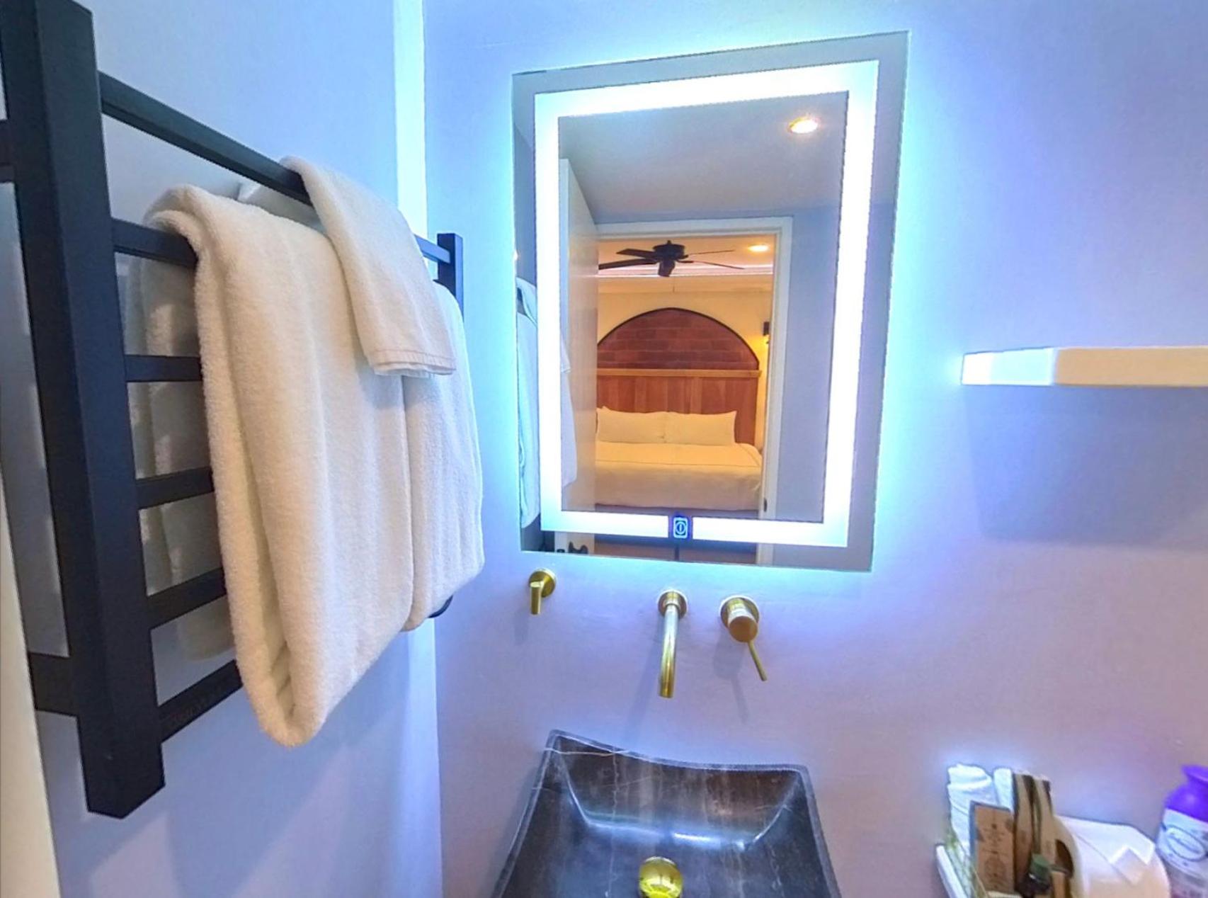 Standard Quadruple Room - Photo 25
