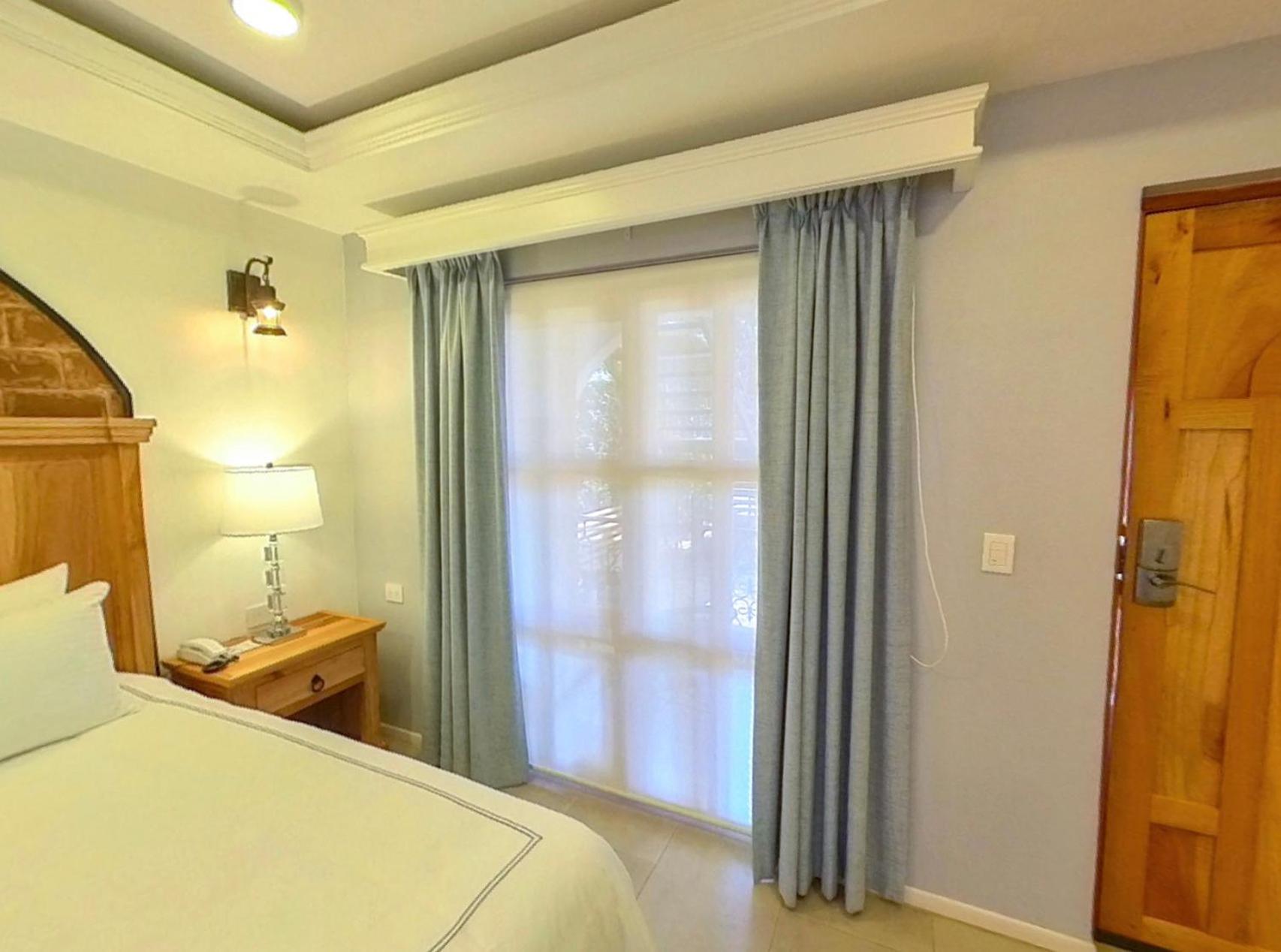 King Room with Balcony - Photo 44