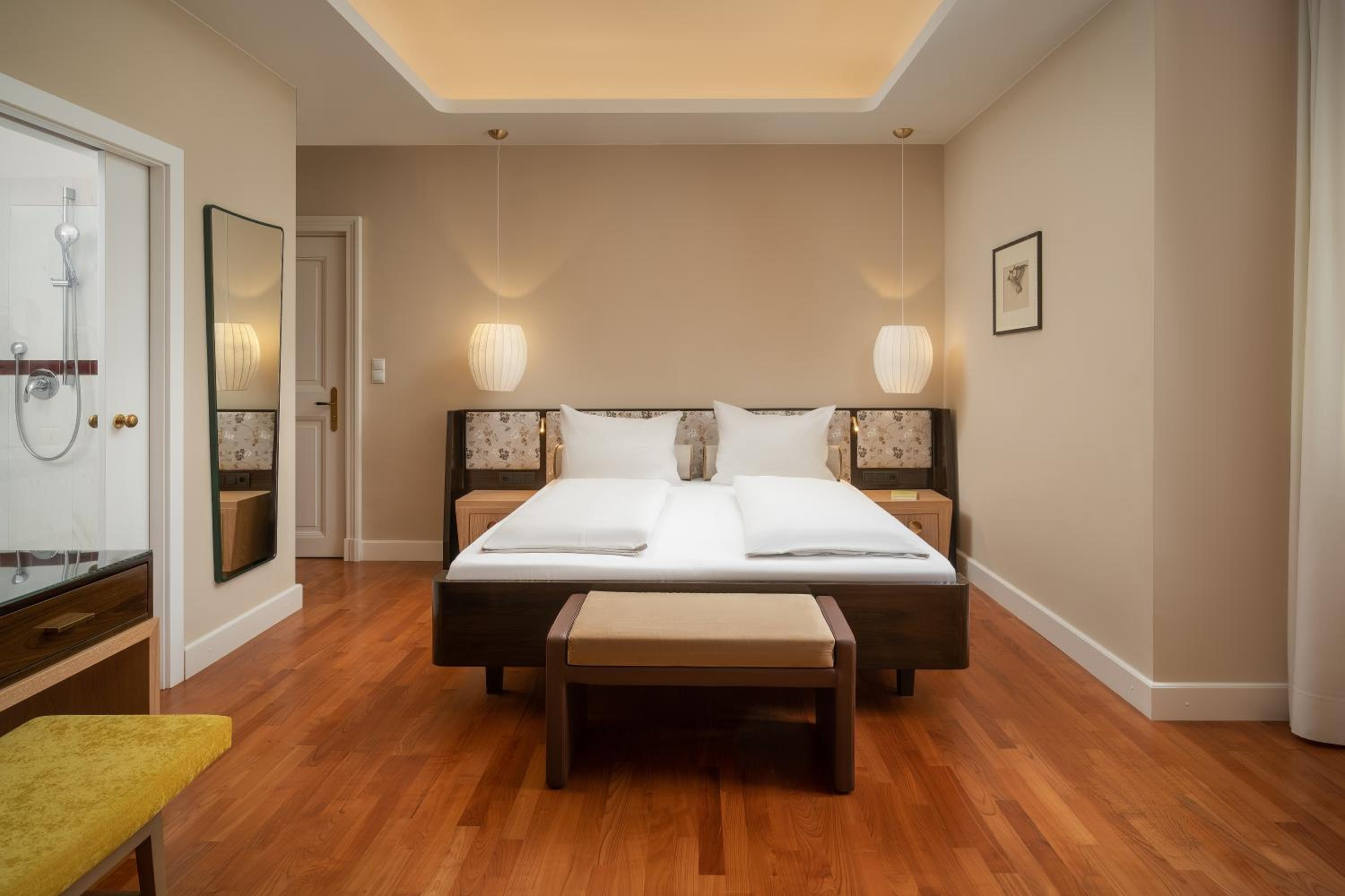 Deluxe Double Room with Air Conditioning without balcony