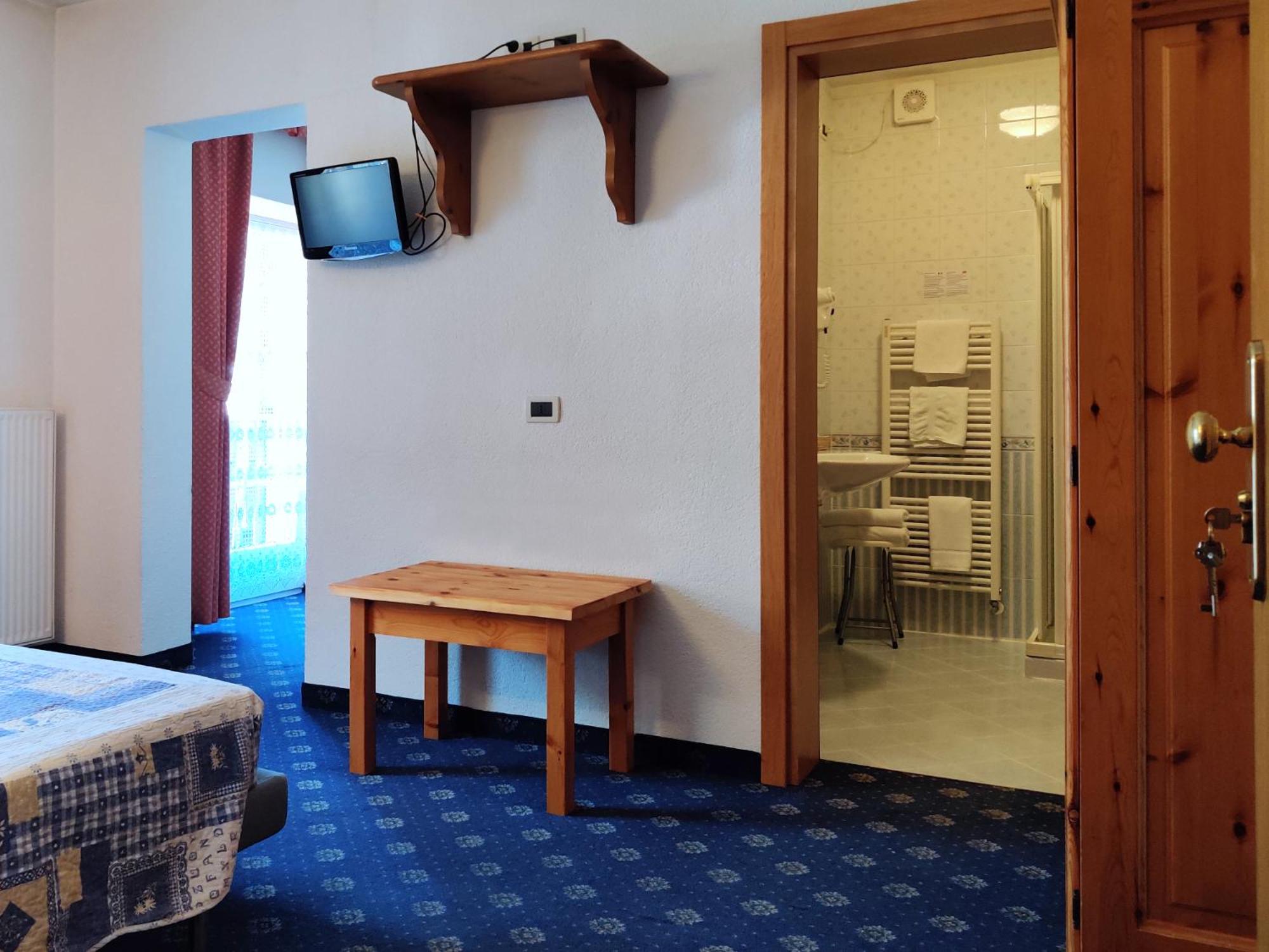 Double or Twin Room photo 2