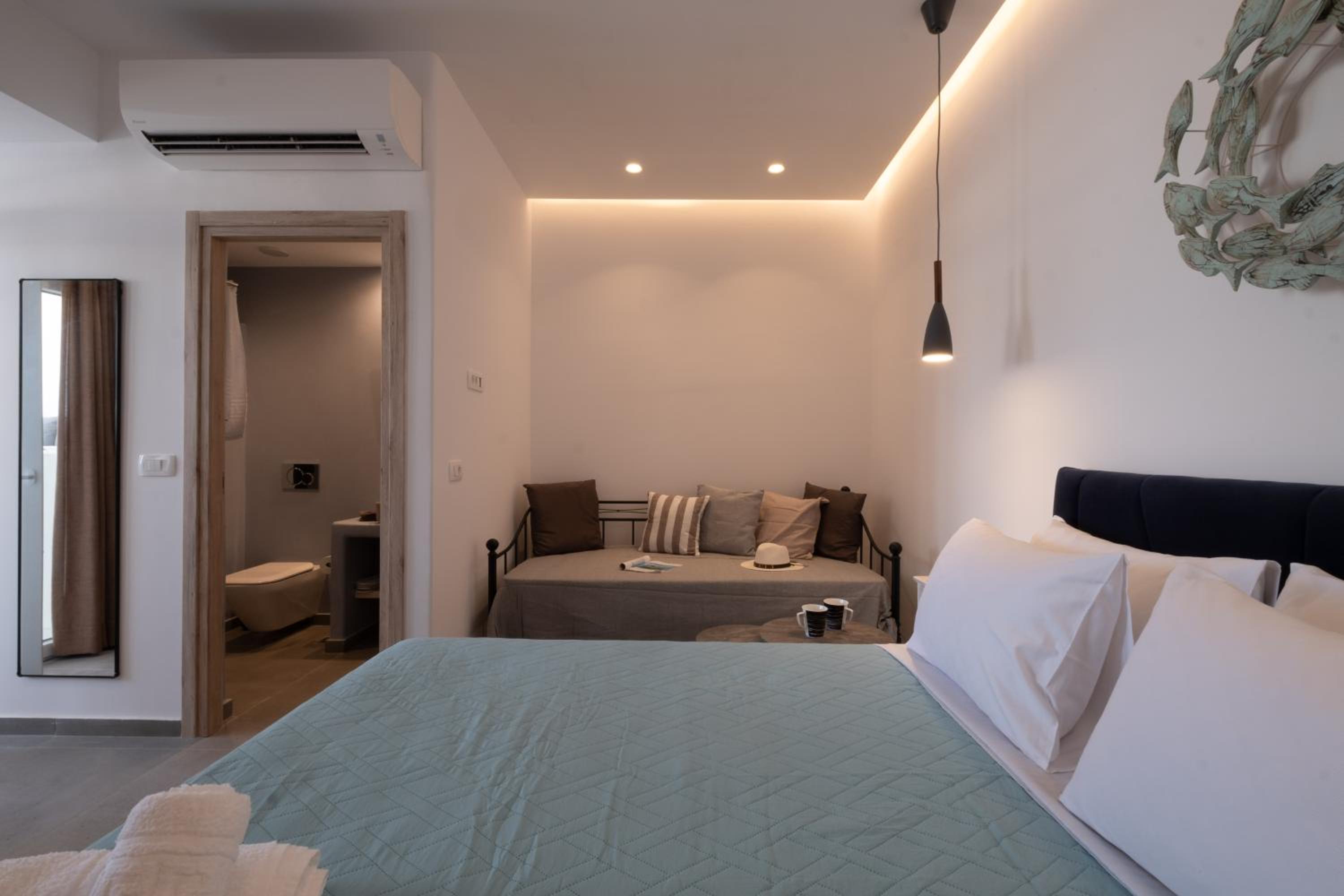 Junior Suite with Private Pool - Photo 9