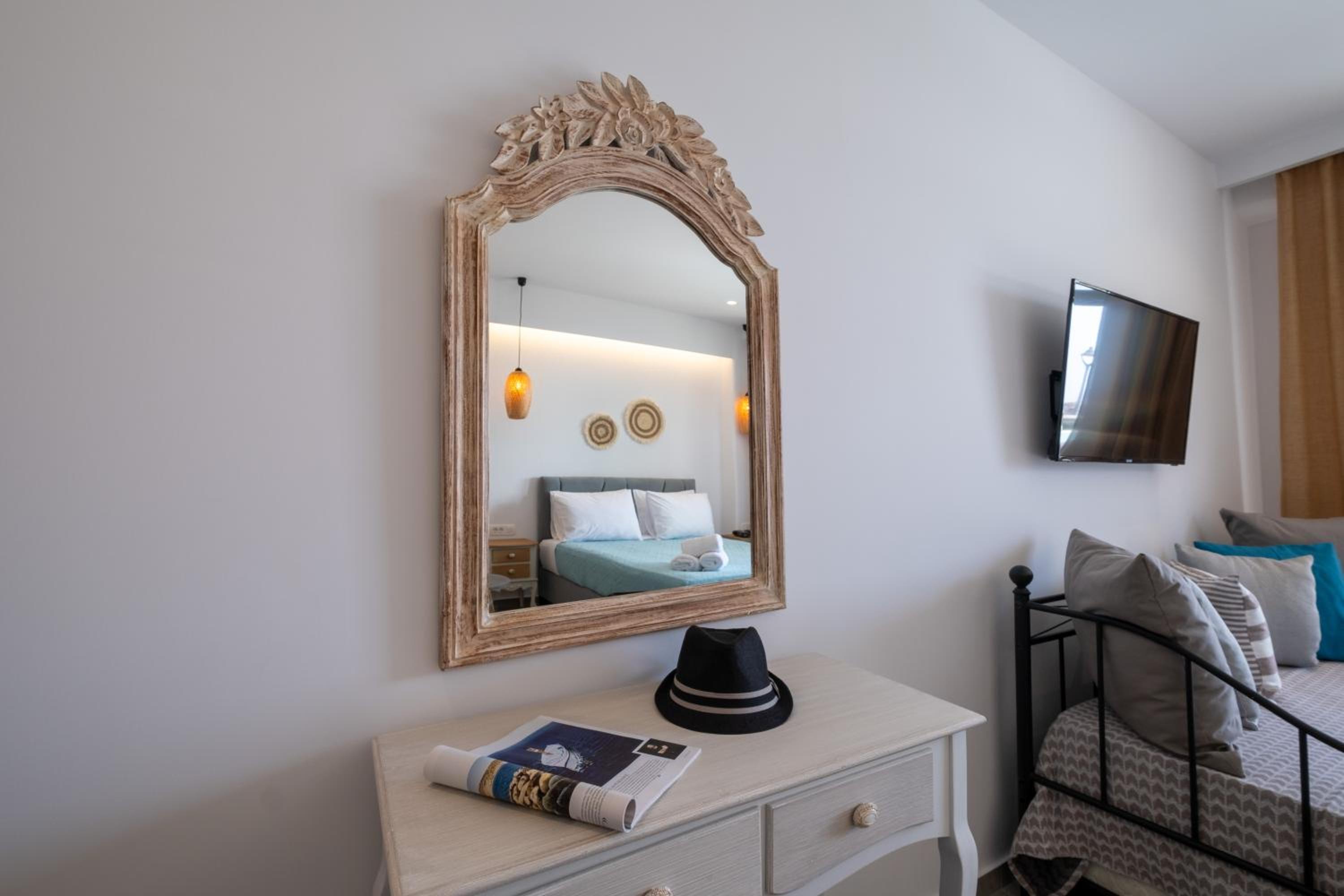 Junior Suite with Sea View - Photo 13