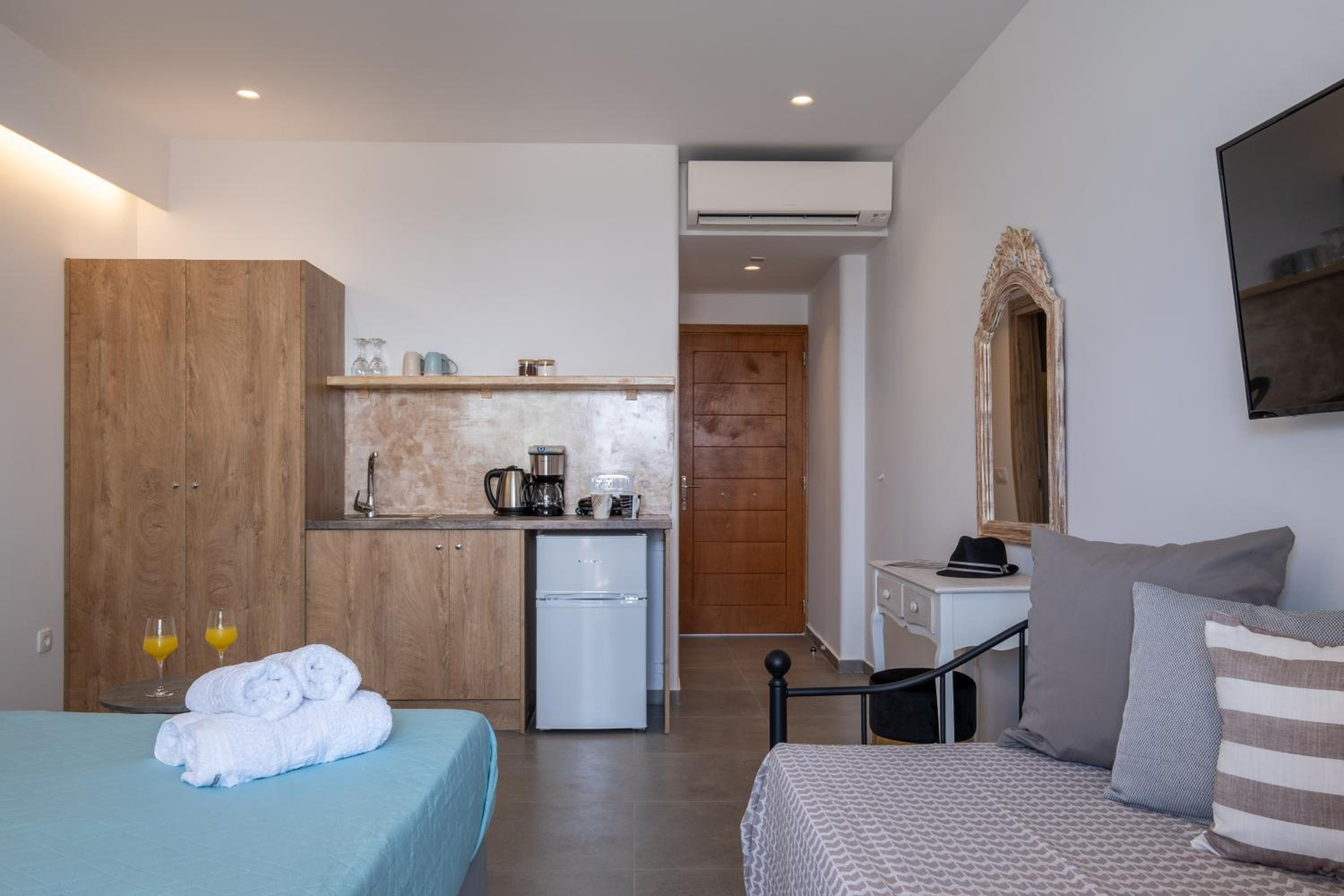 Junior Suite with Sea View - Photo 8