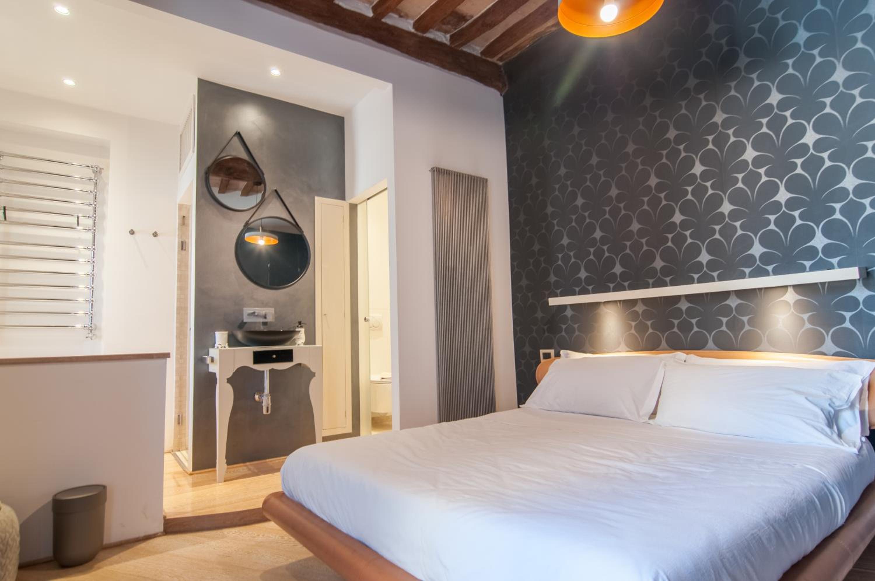 Deluxe Double Room with Balcony photo 1