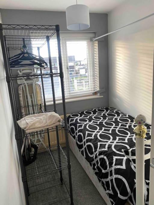 Three-Bedroom House photo 2