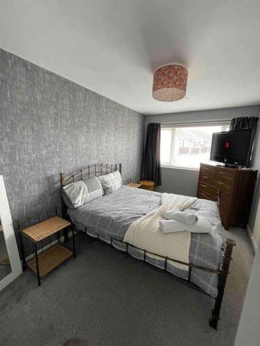 Three-Bedroom House photo 3