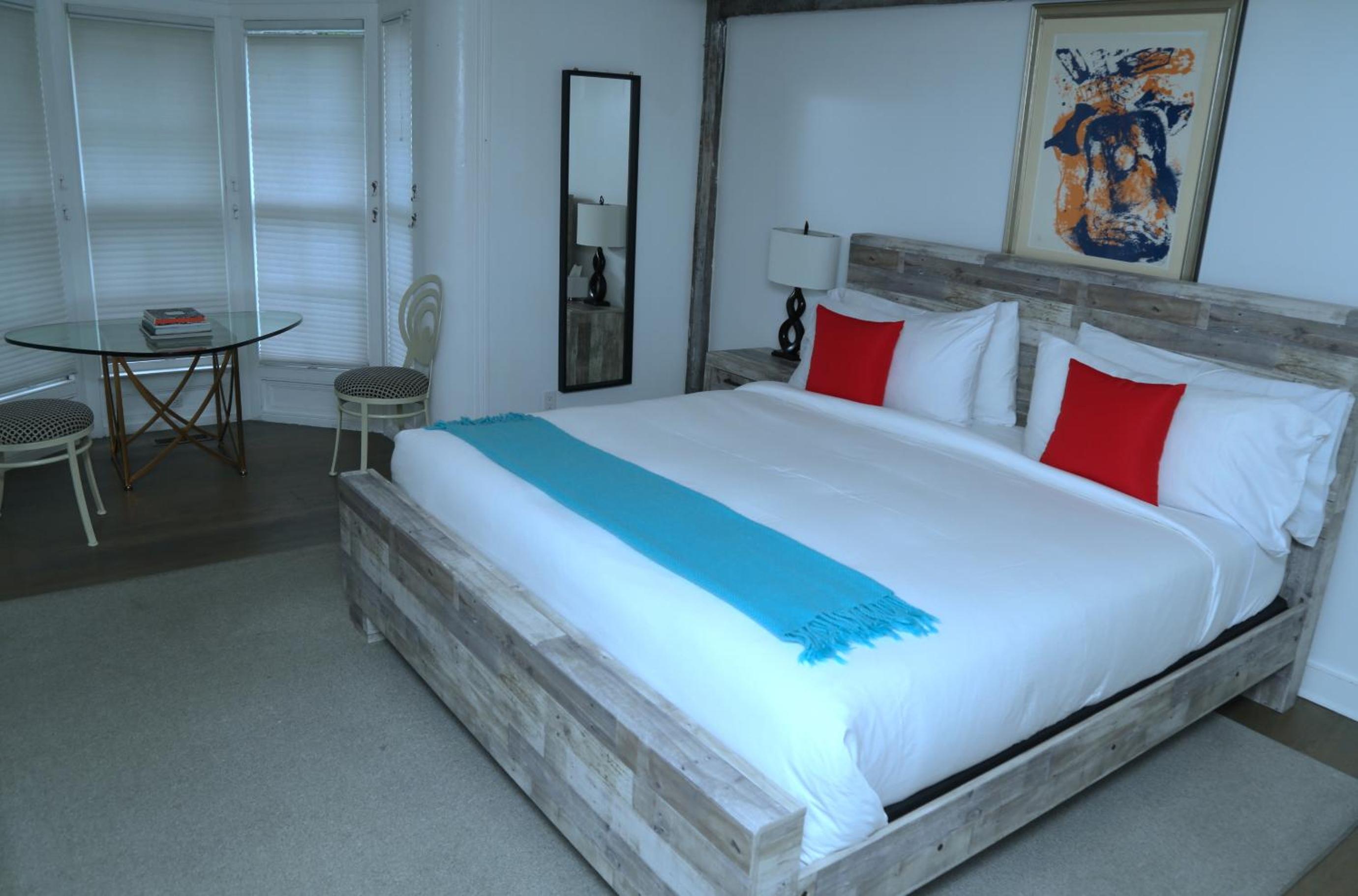 Deluxe King Room - Photo 4