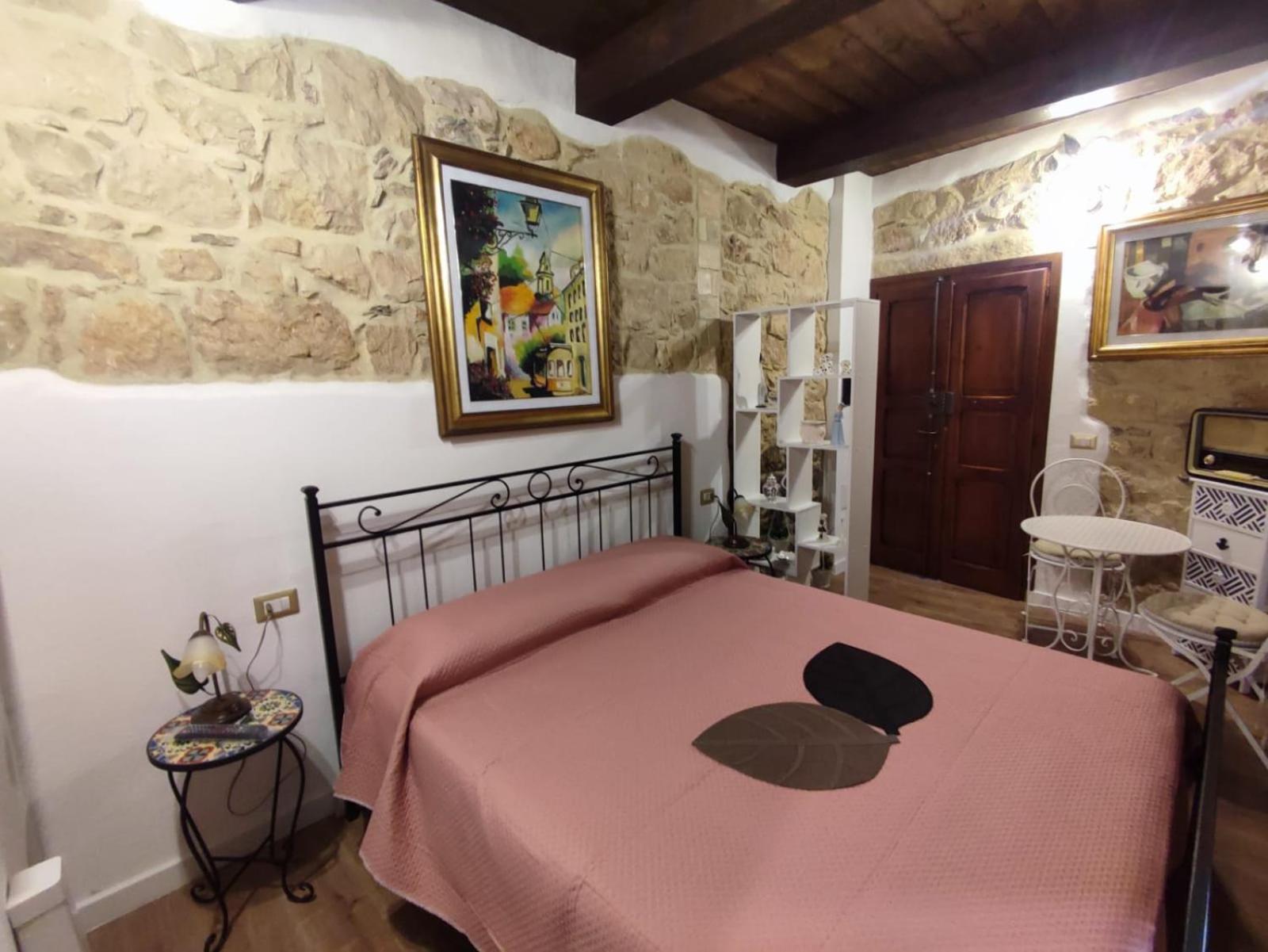 Double Room with Private Bathroom photo 2