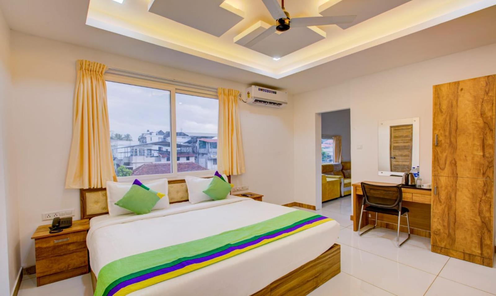 Deluxe King Suite
