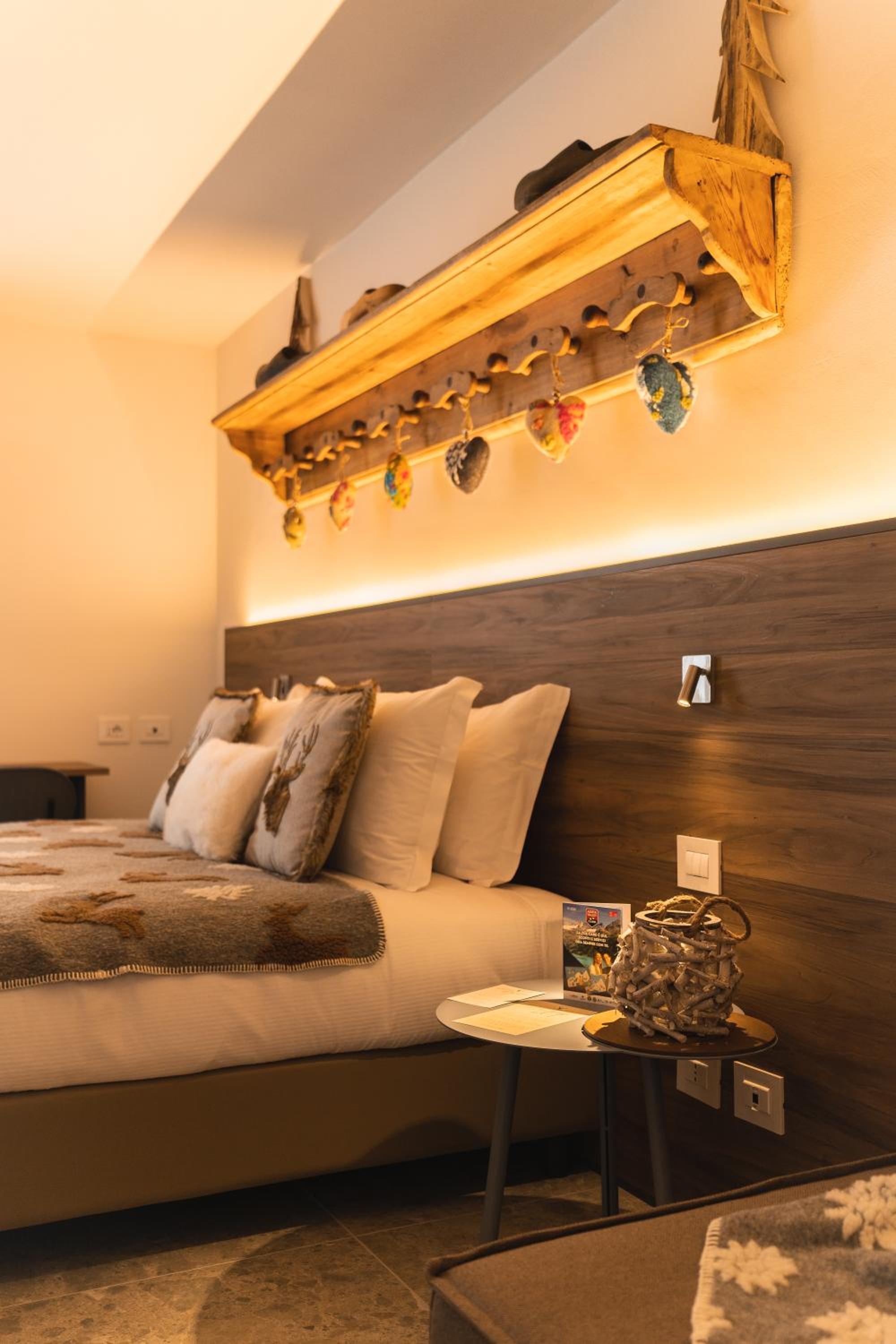 Queen Room photo 2