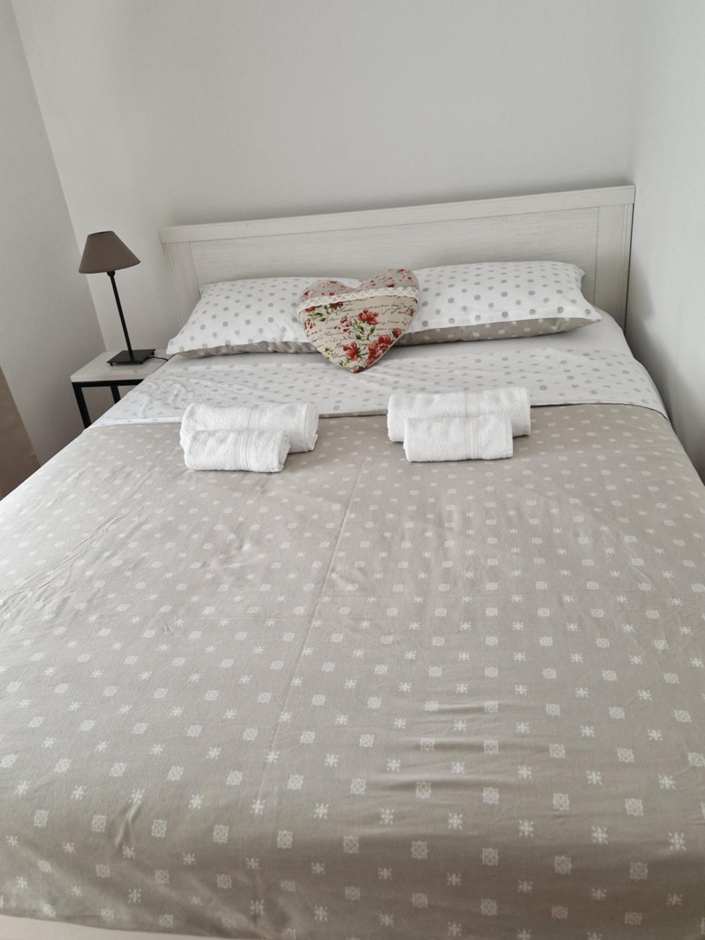 One-Bedroom Apartment - Photo 1