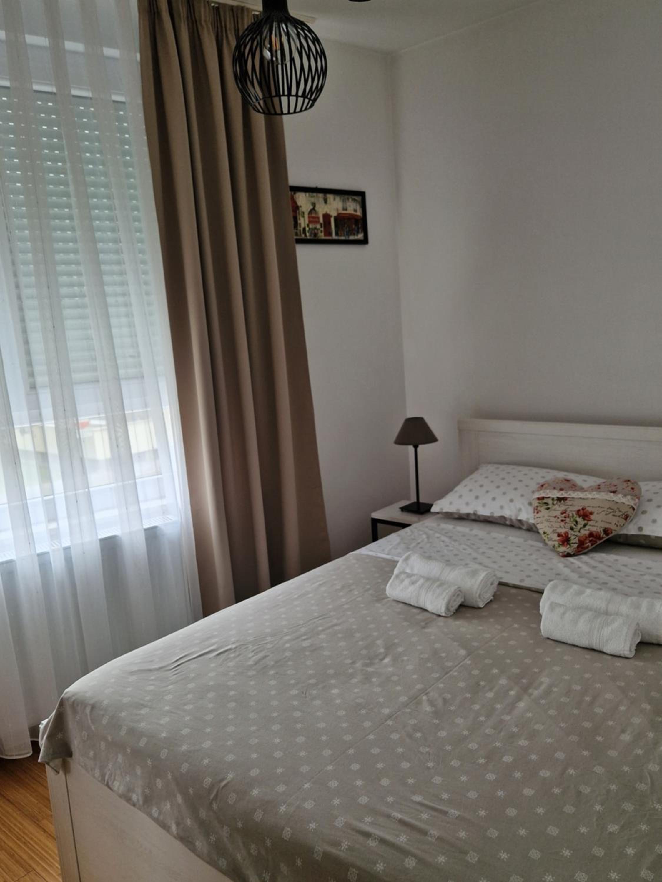 One-Bedroom Apartment - Photo 4